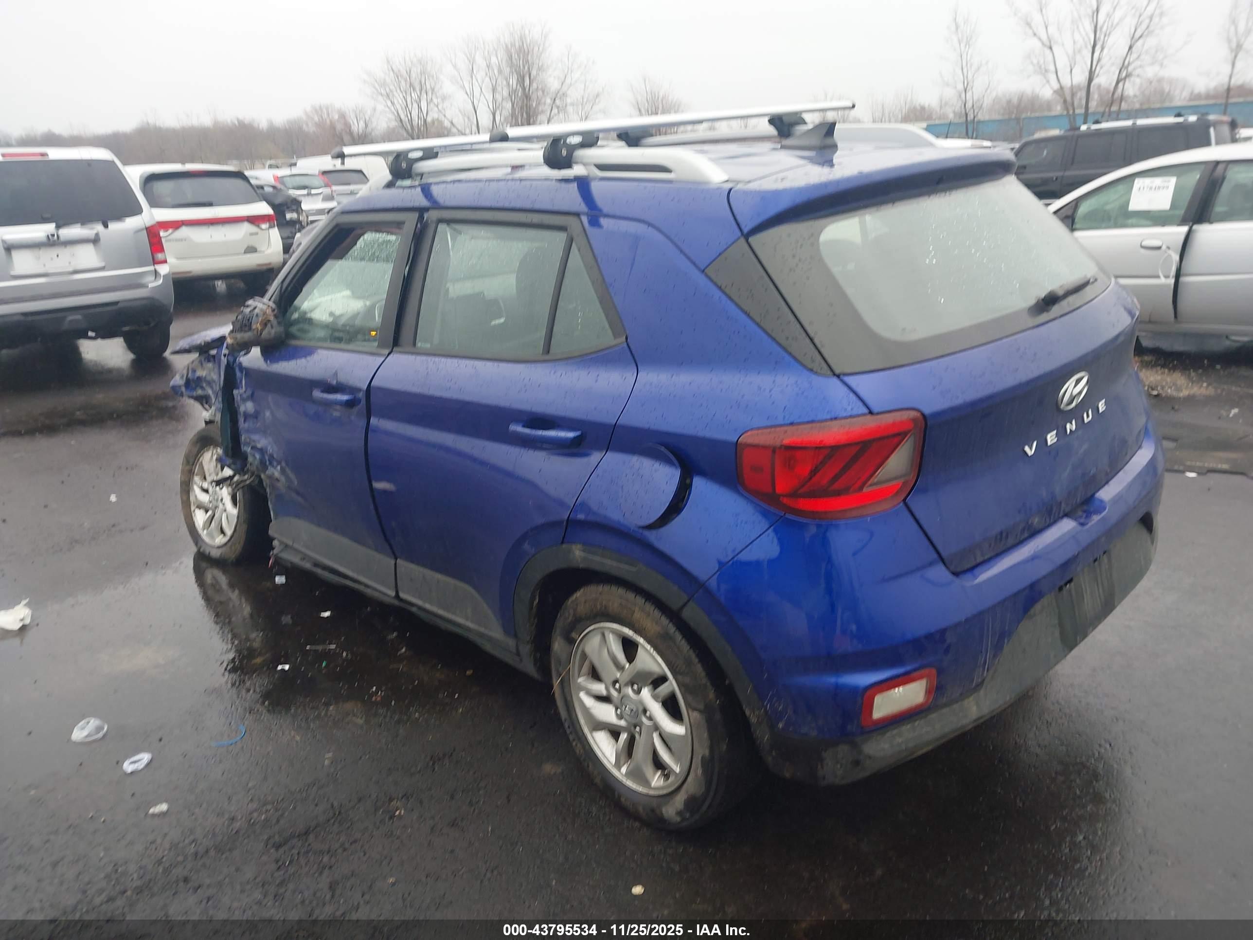 HYUNDAI VENUE image 3