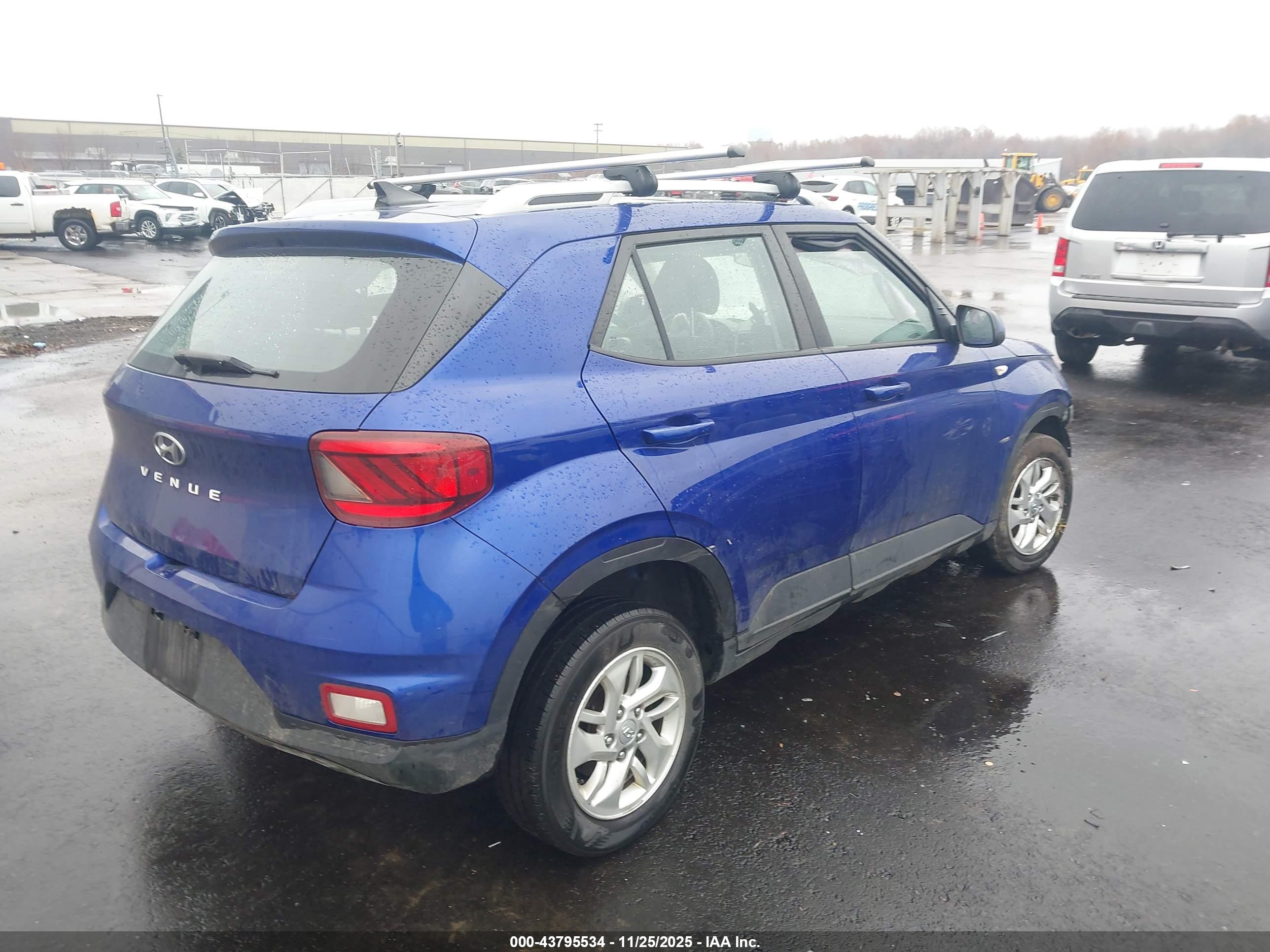 HYUNDAI VENUE image 4