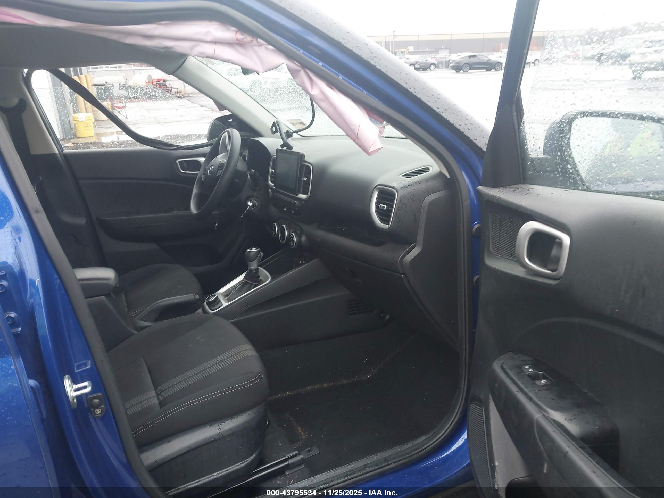 HYUNDAI VENUE image 5
