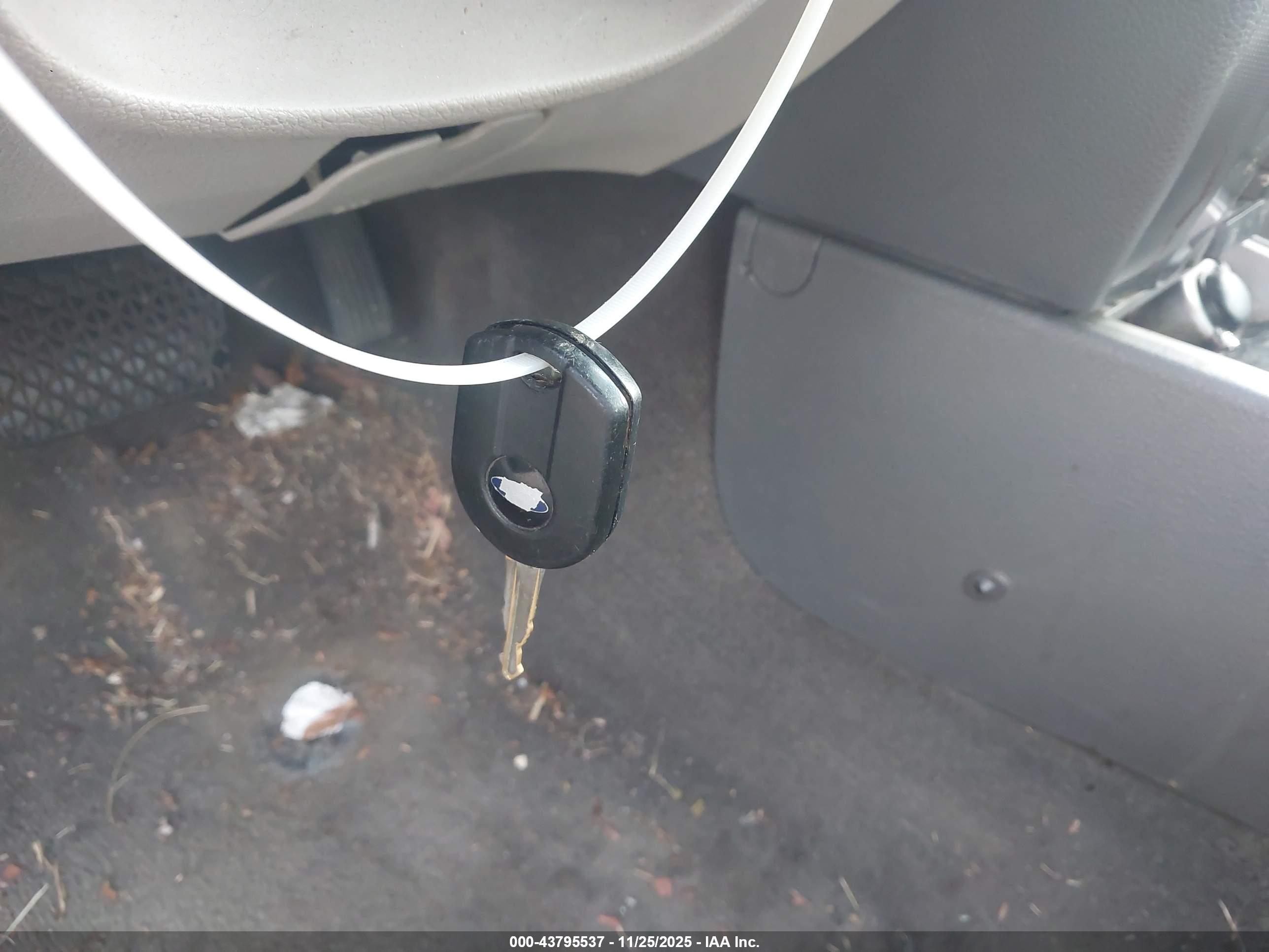 FORD FUSION image 11