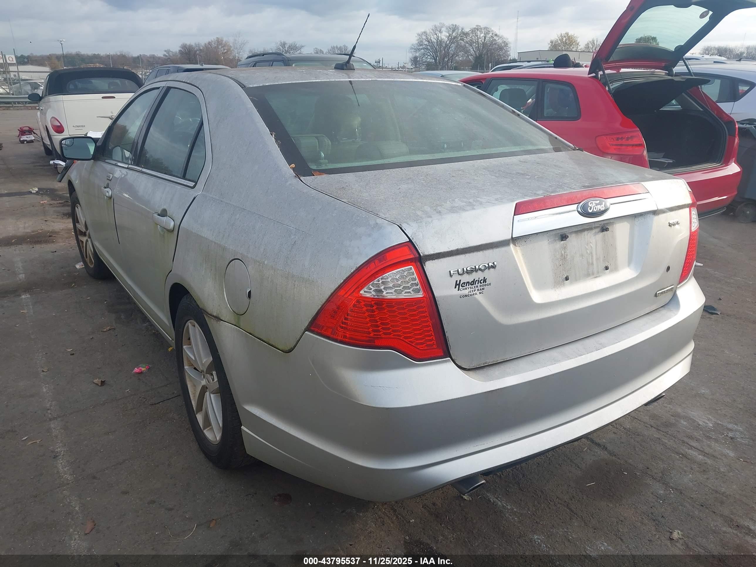 FORD FUSION image 3