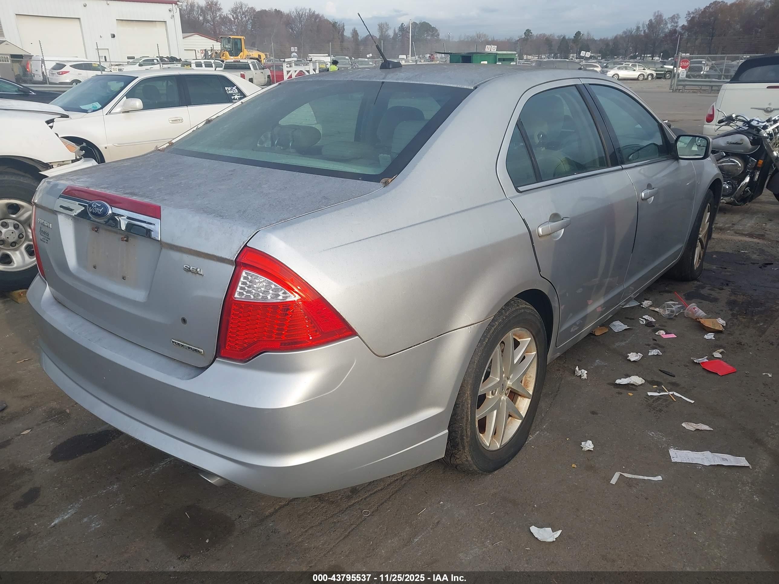 FORD FUSION image 4