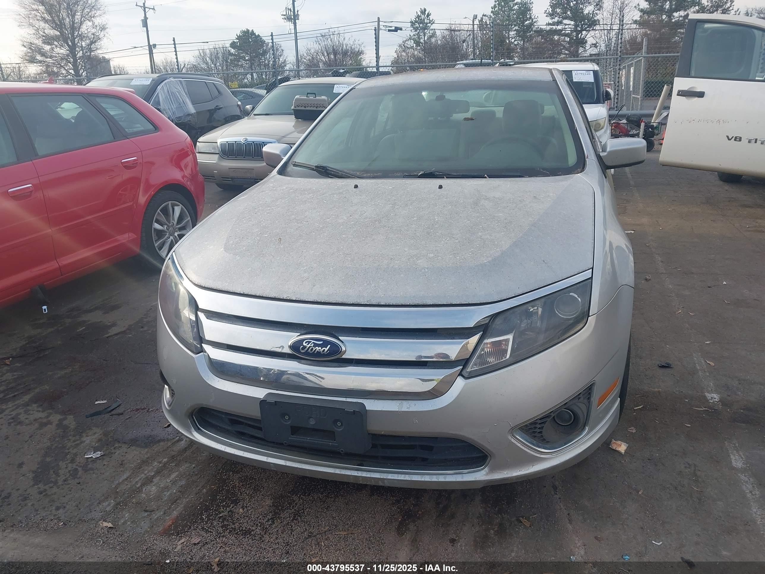FORD FUSION image 6
