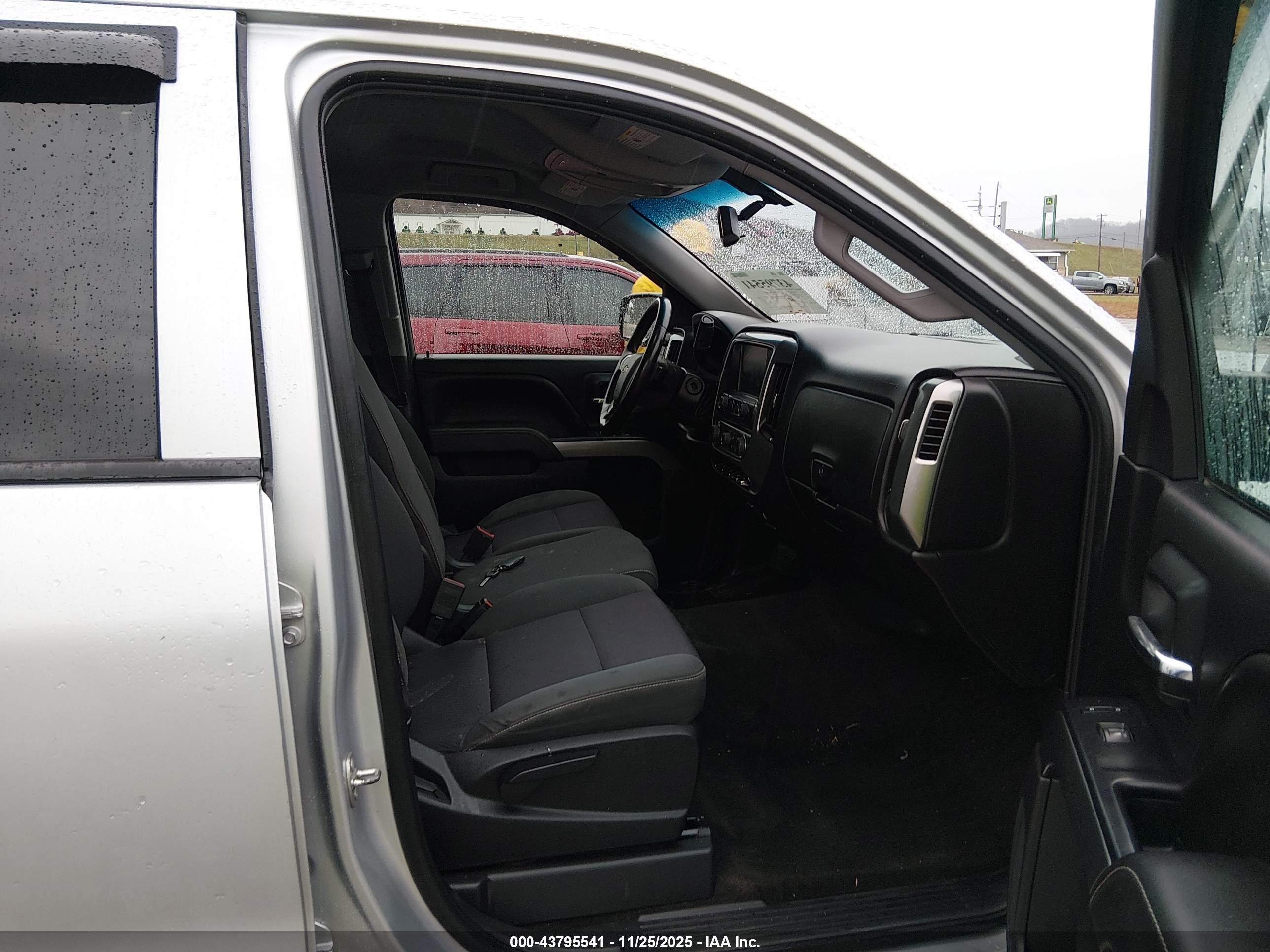 CHEVROLET SILVERADO image 5