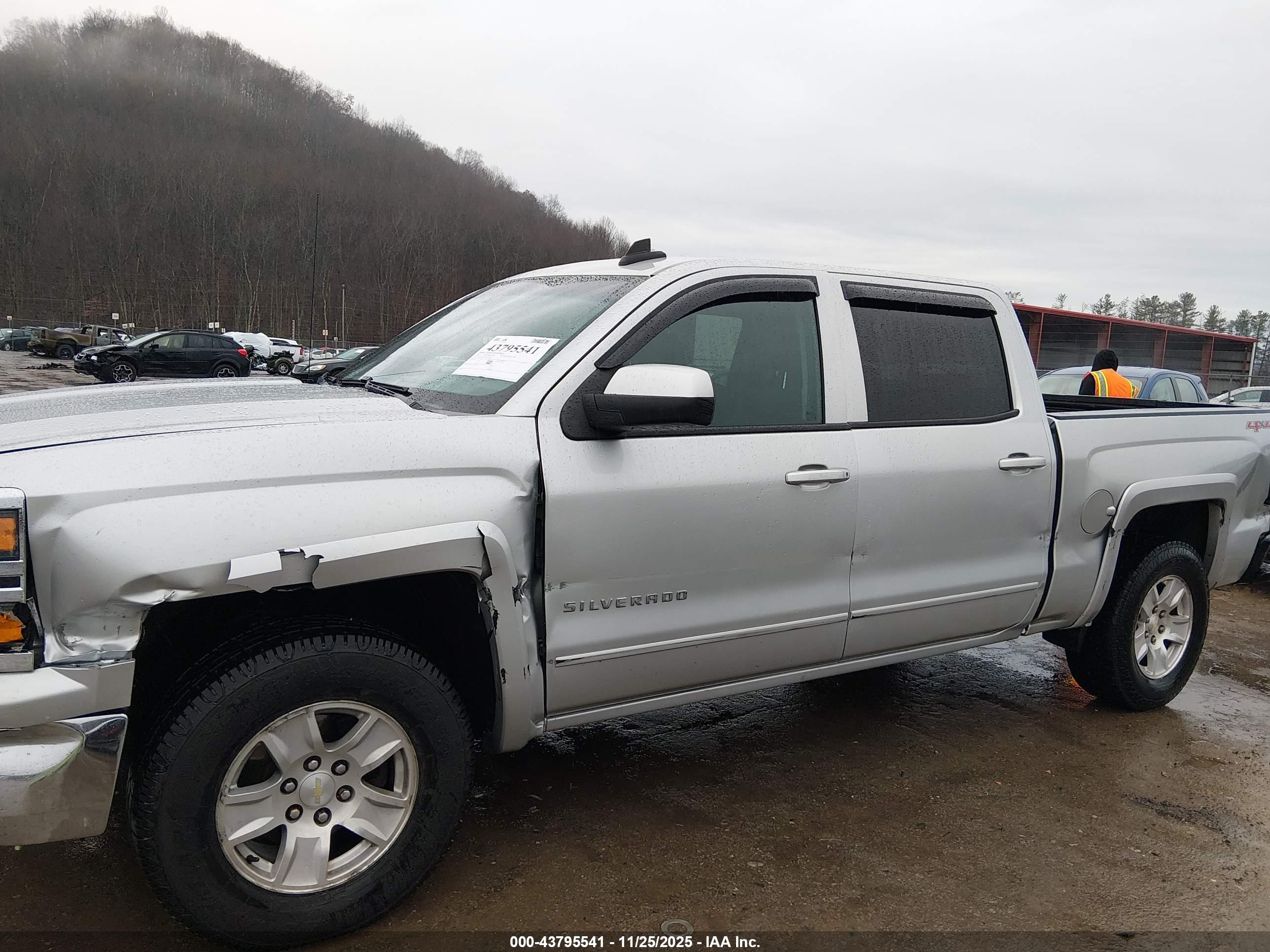 CHEVROLET SILVERADO image 6