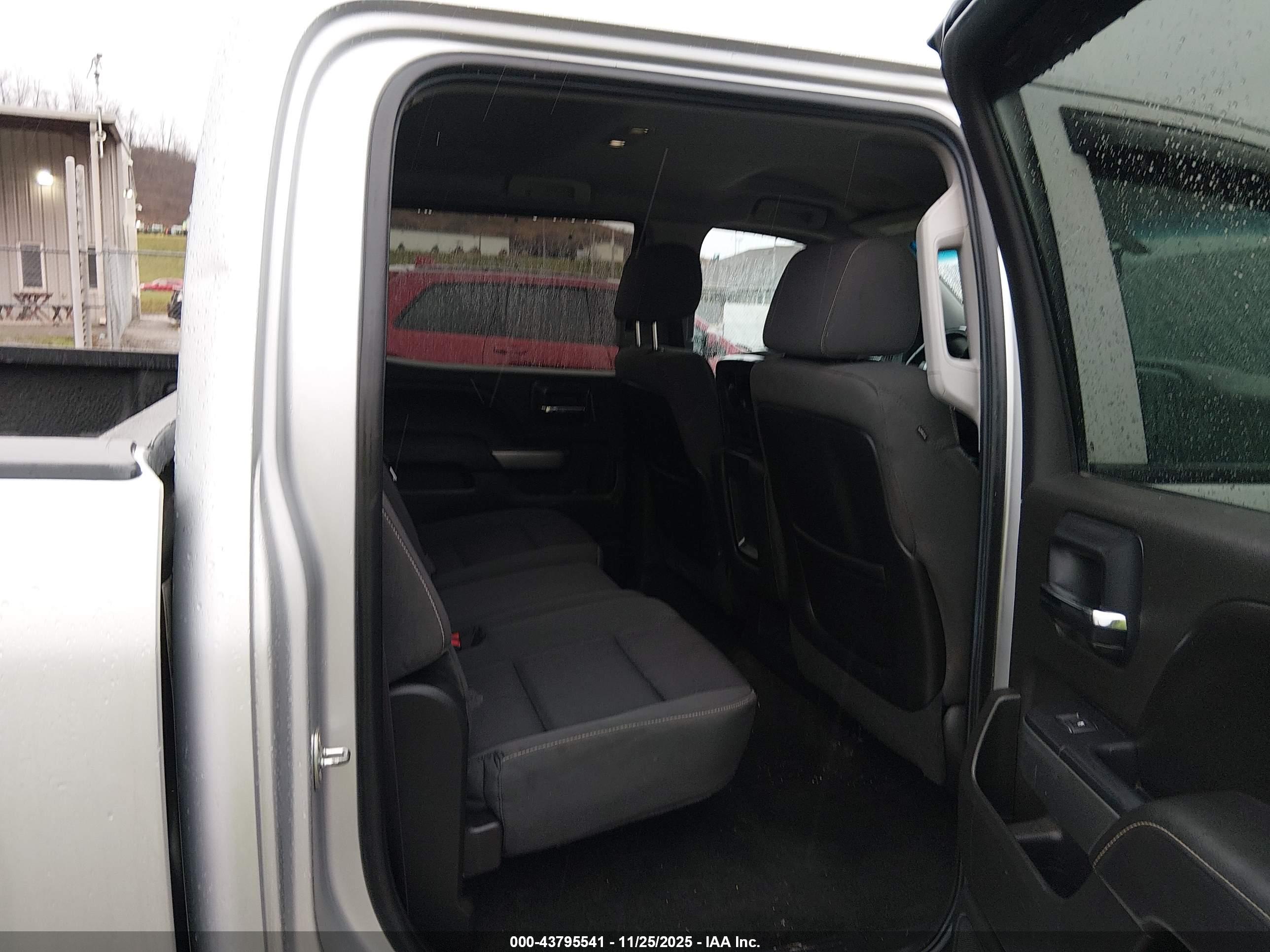 CHEVROLET SILVERADO image 8