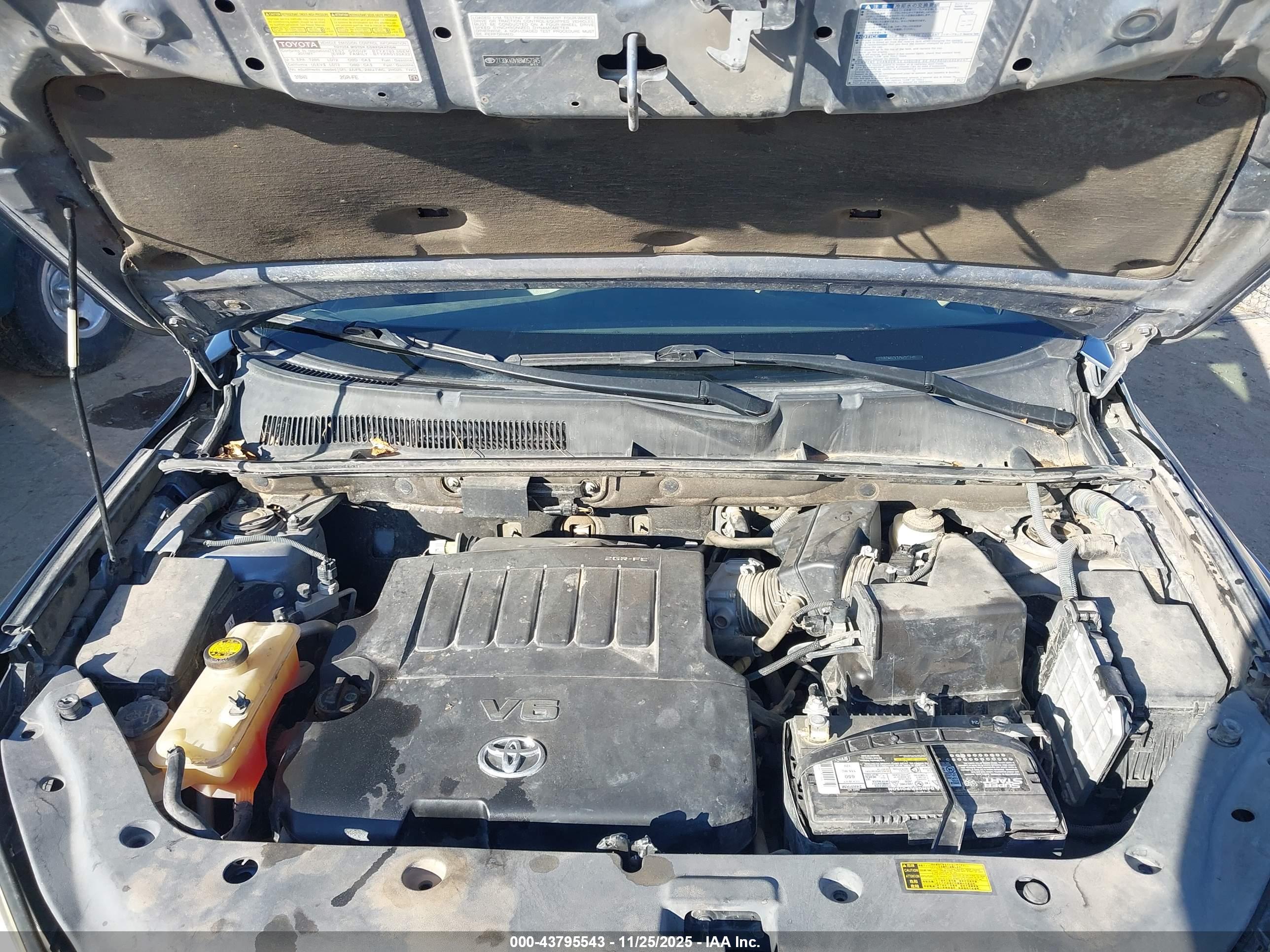 TOYOTA RAV4 image 10
