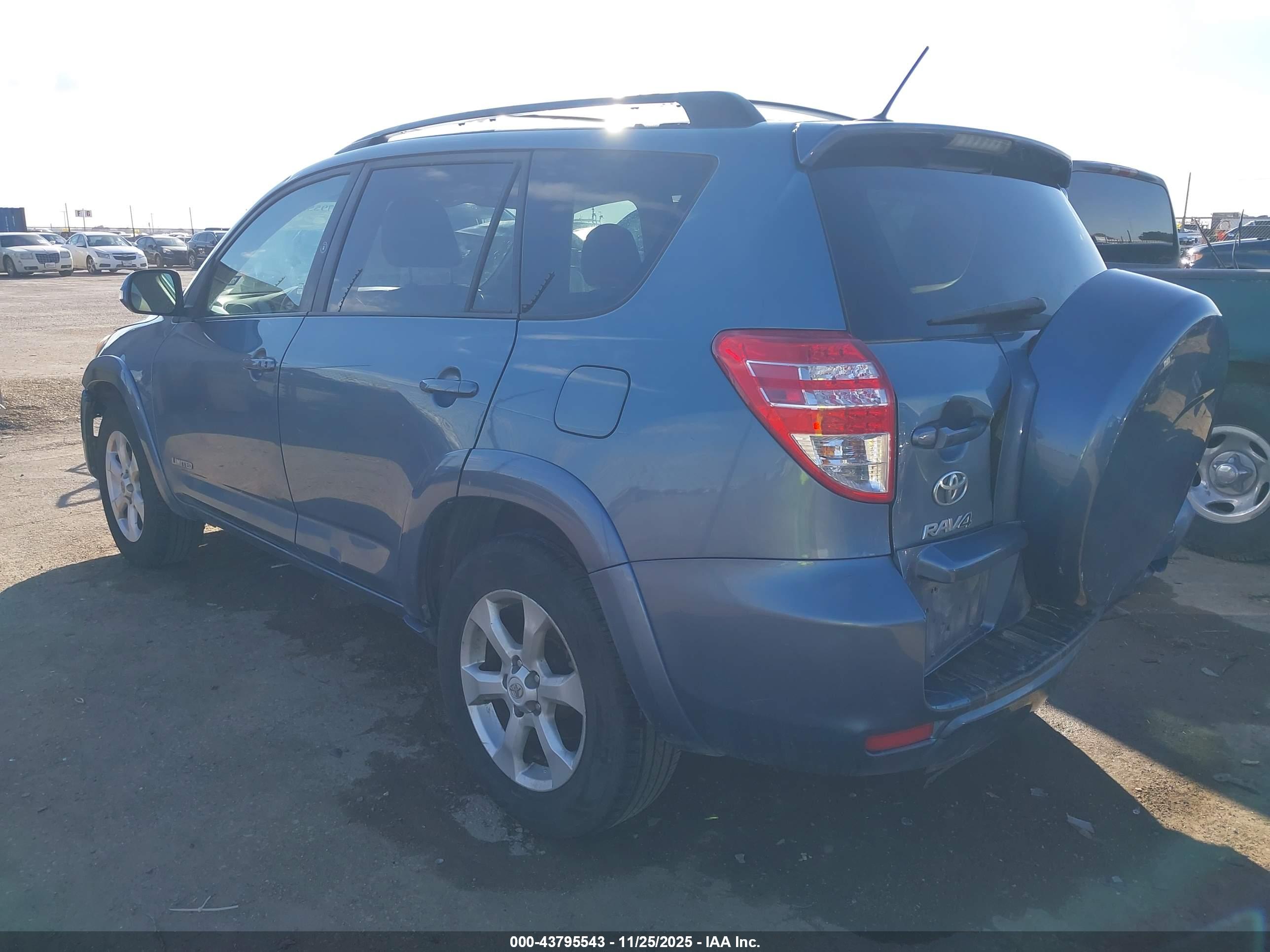 TOYOTA RAV4 image 3