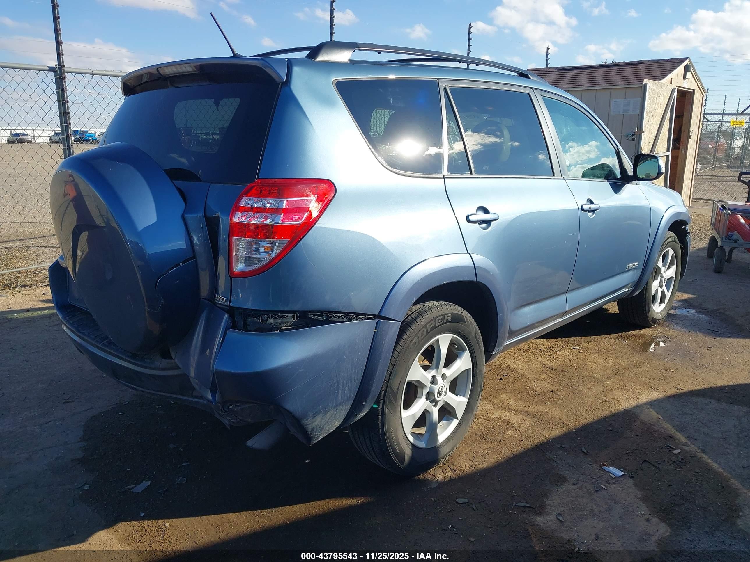 TOYOTA RAV4 image 4