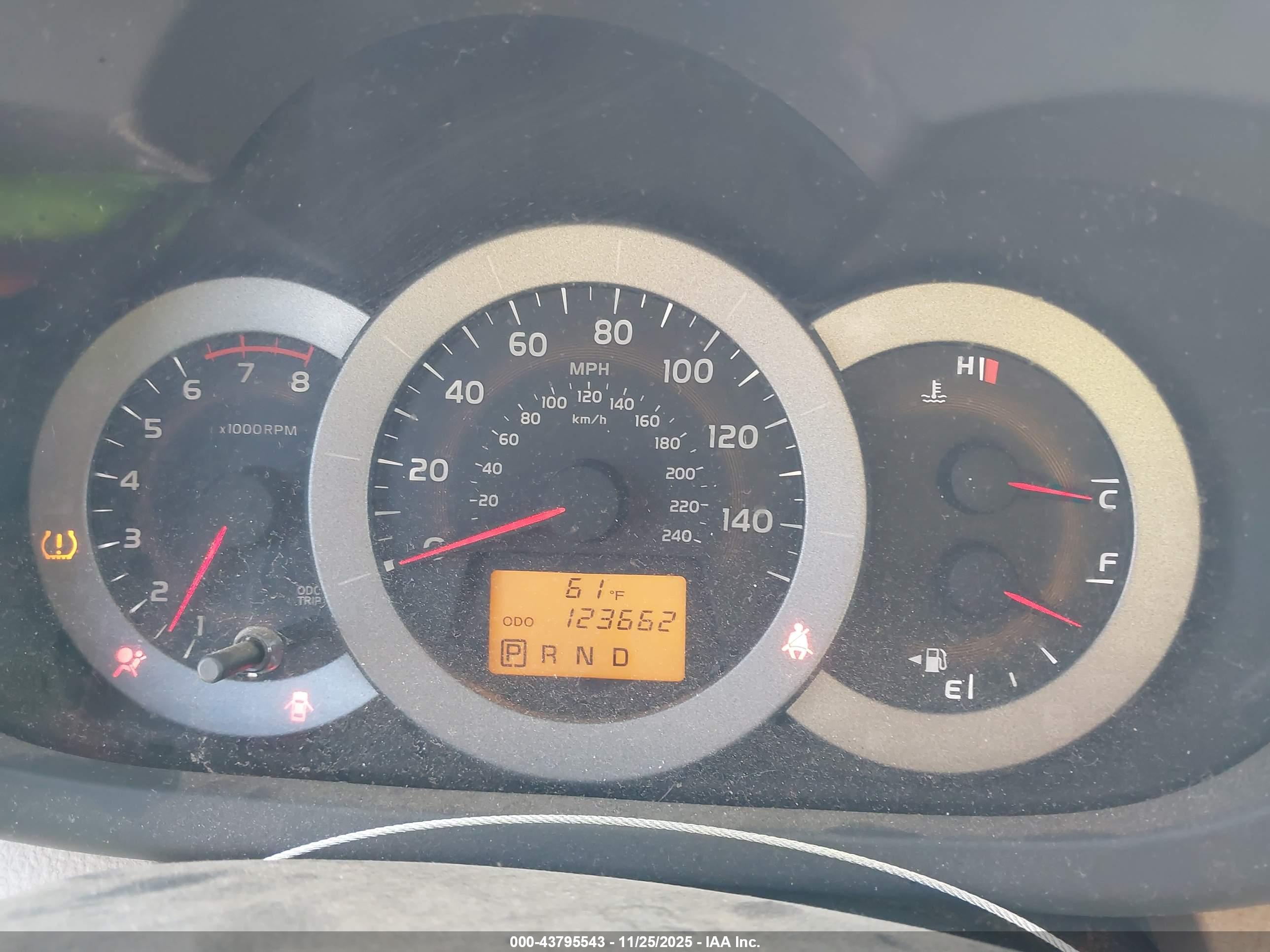 TOYOTA RAV4 image 7