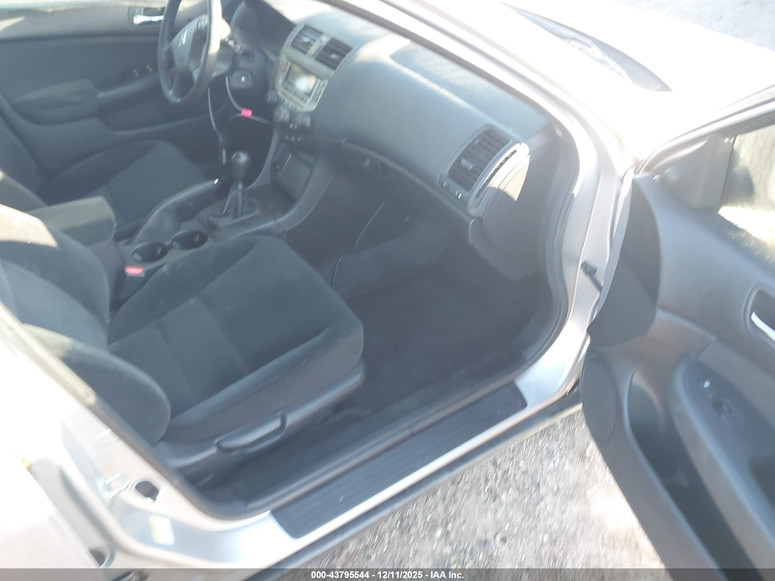 HONDA ACCORD image 5