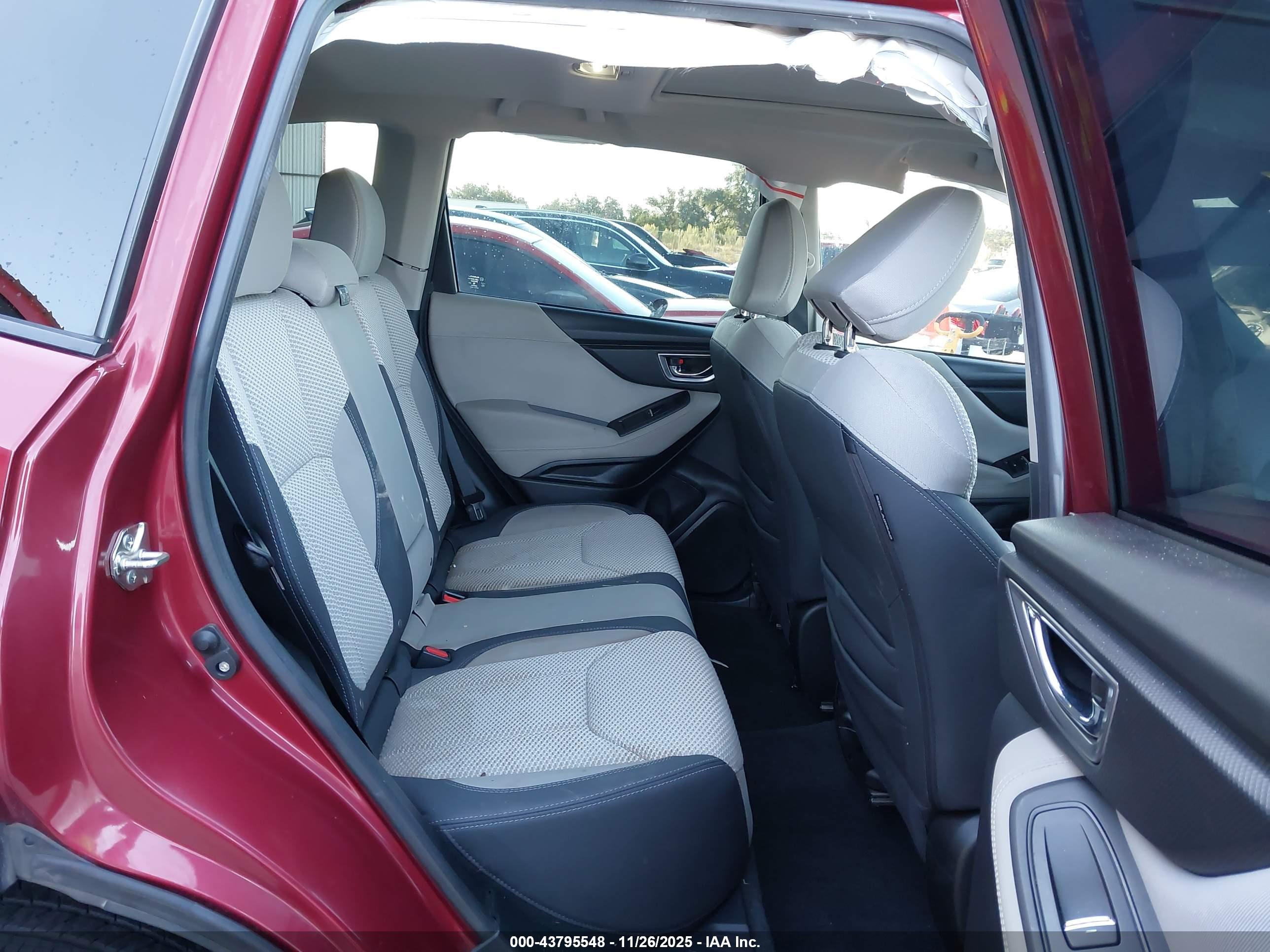 SUBARU FORESTER image 8