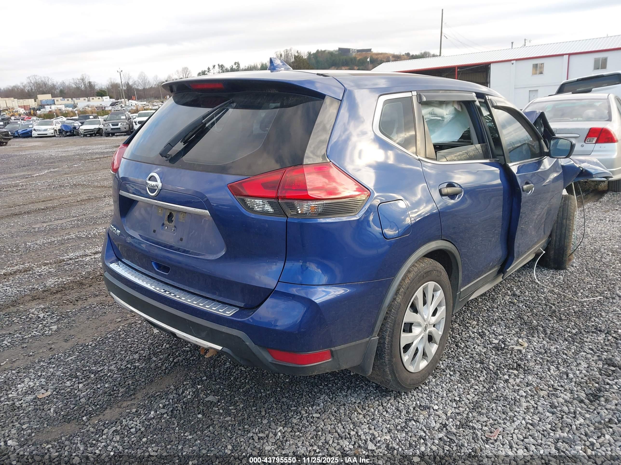 NISSAN ROGUE image 4
