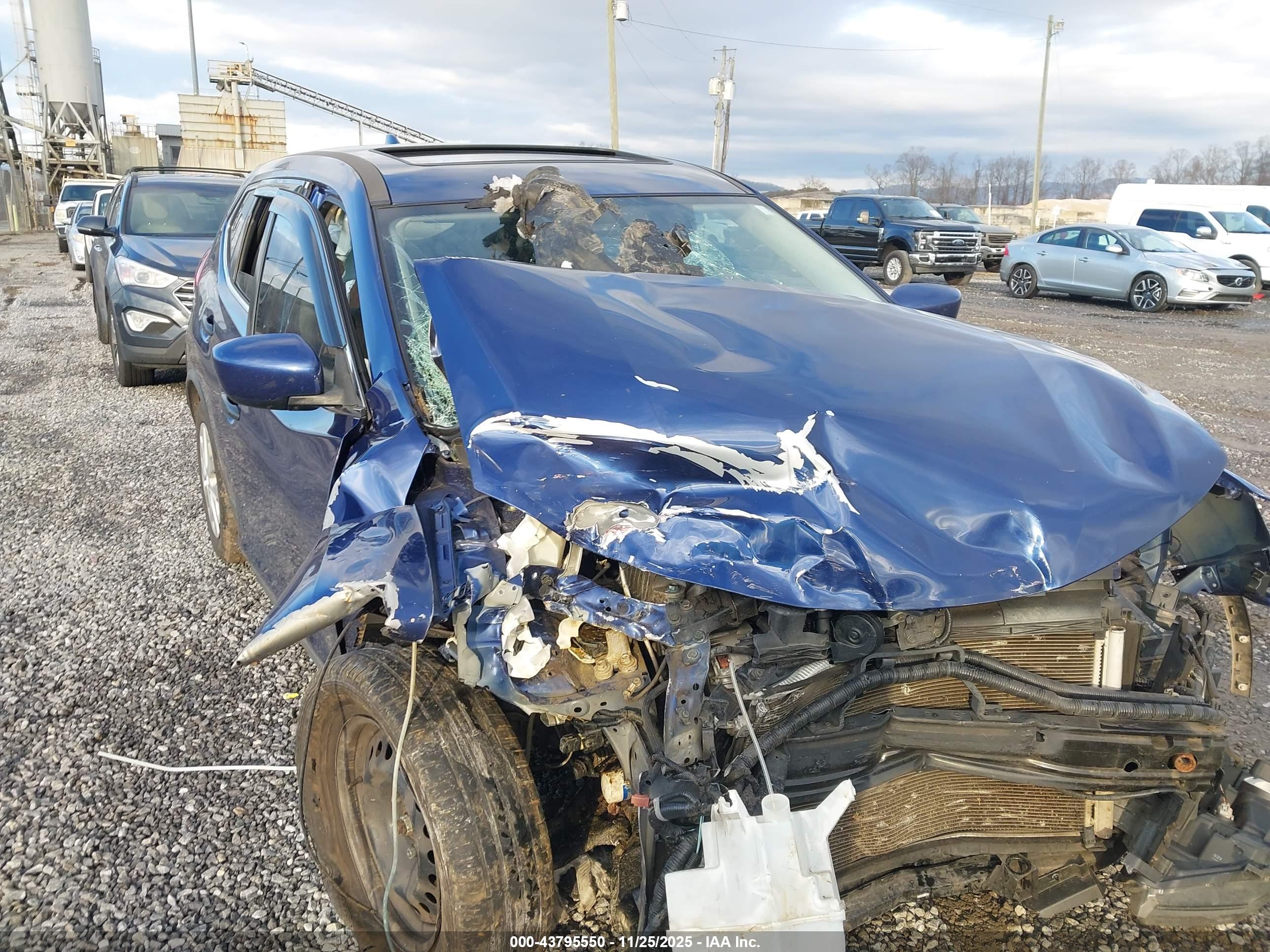 NISSAN ROGUE image 6