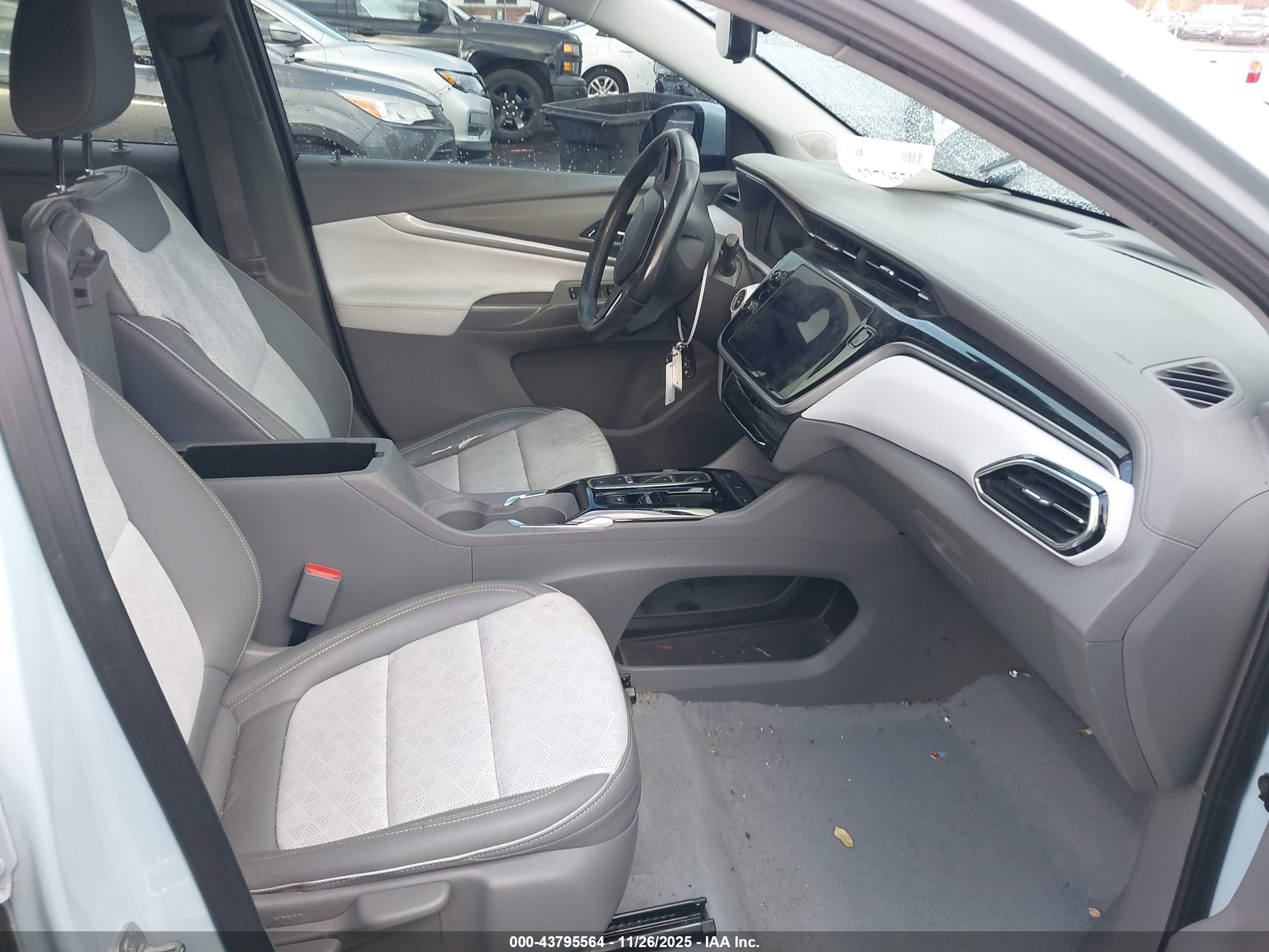 CHEVROLET BOLT image 5