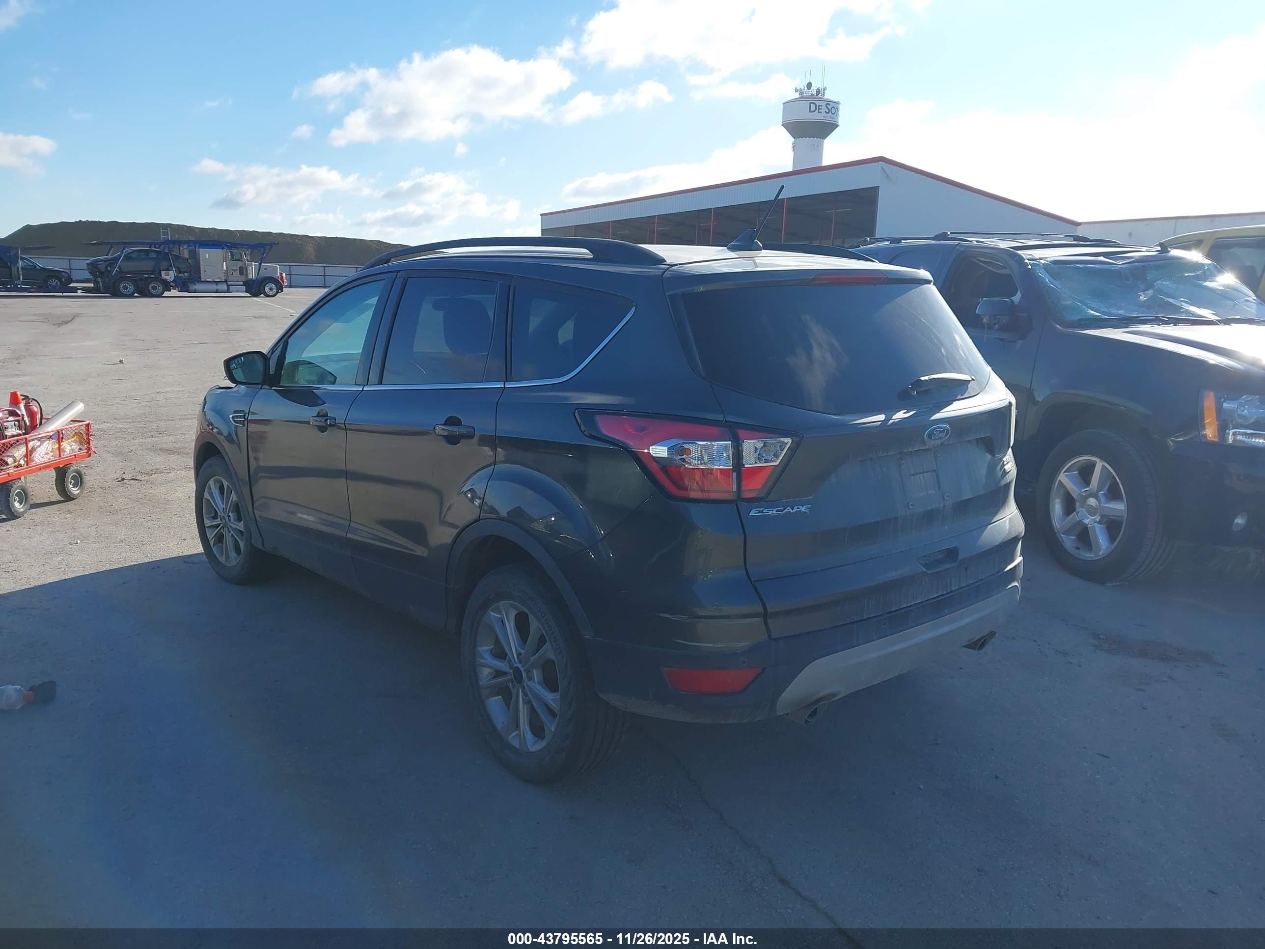 FORD ESCAPE image 3