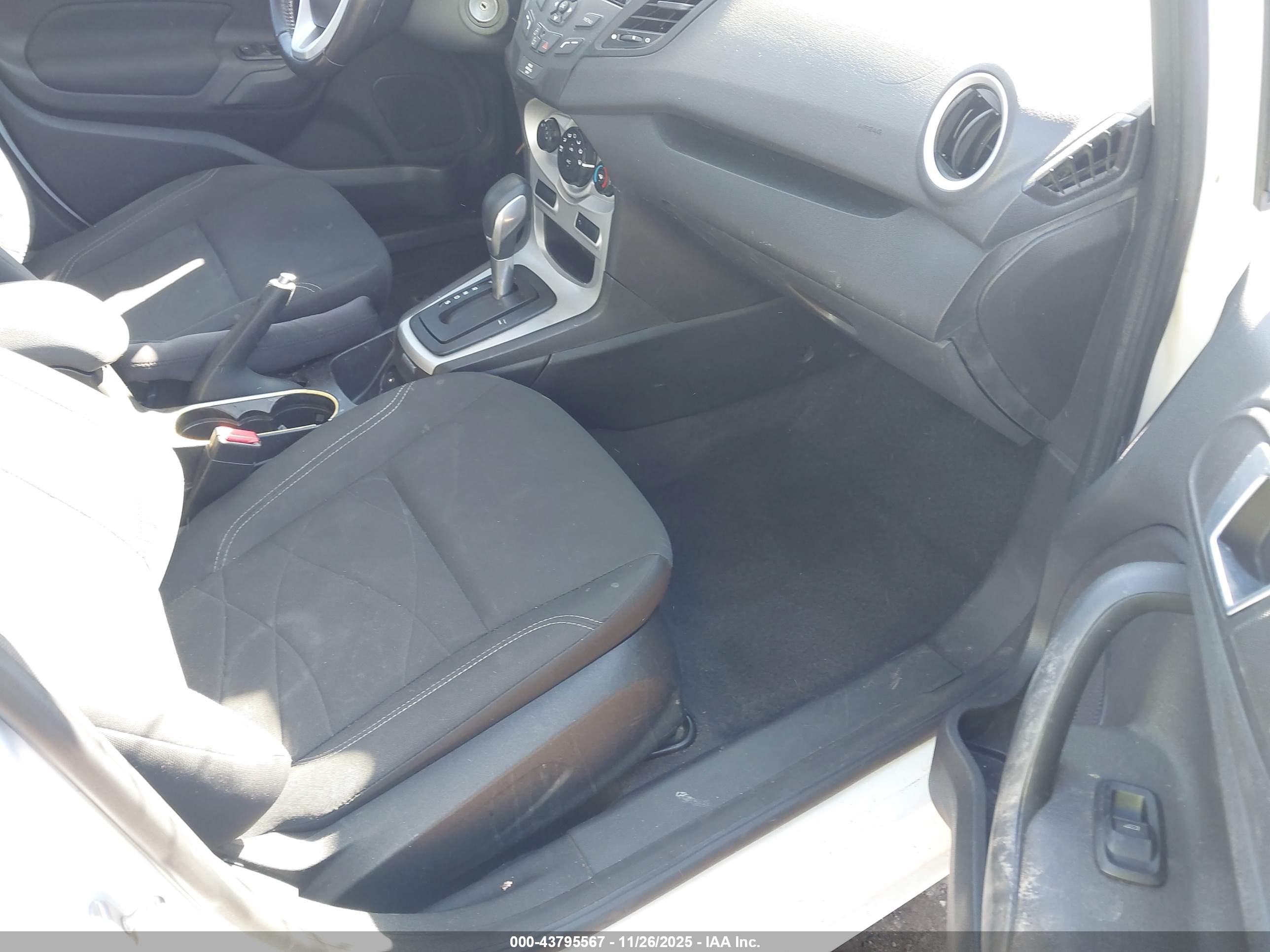 FORD FIESTA image 5