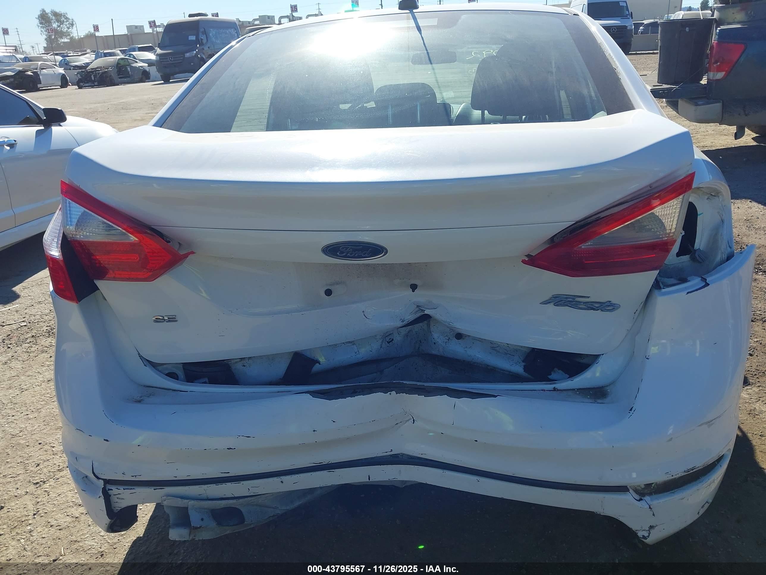 FORD FIESTA image 6