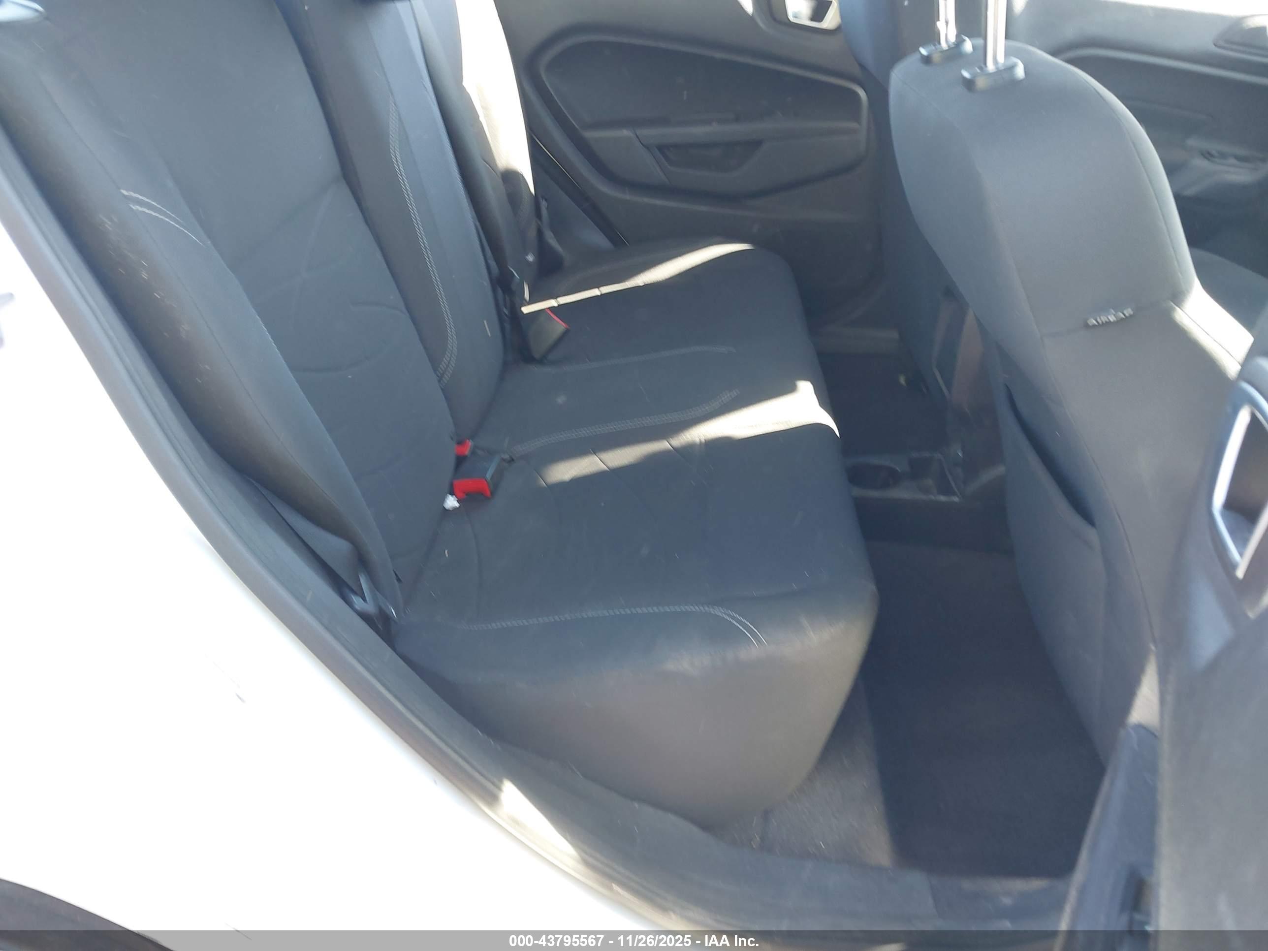 FORD FIESTA image 8