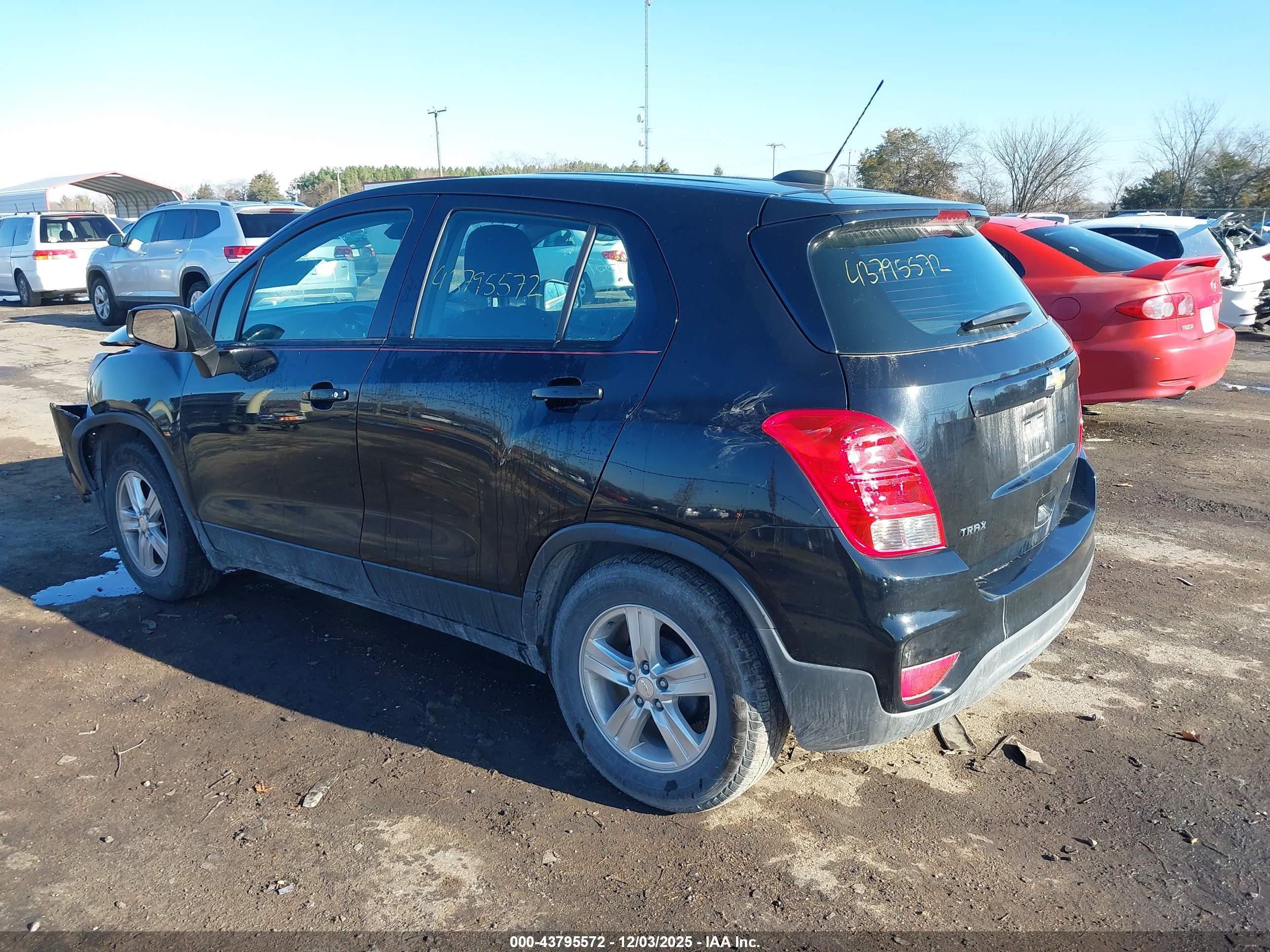 CHEVROLET TRAX image 3