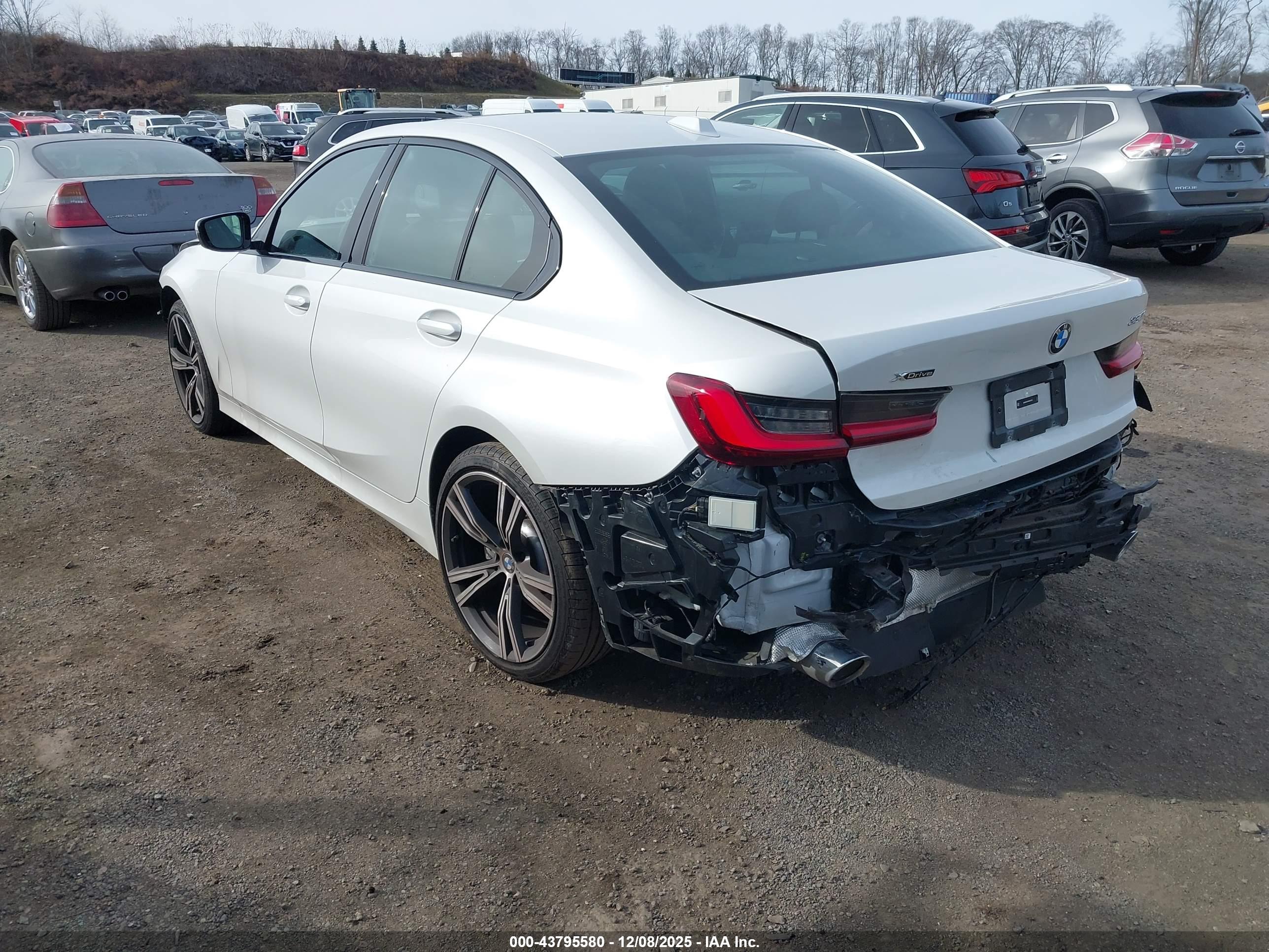 BMW 330I image 3