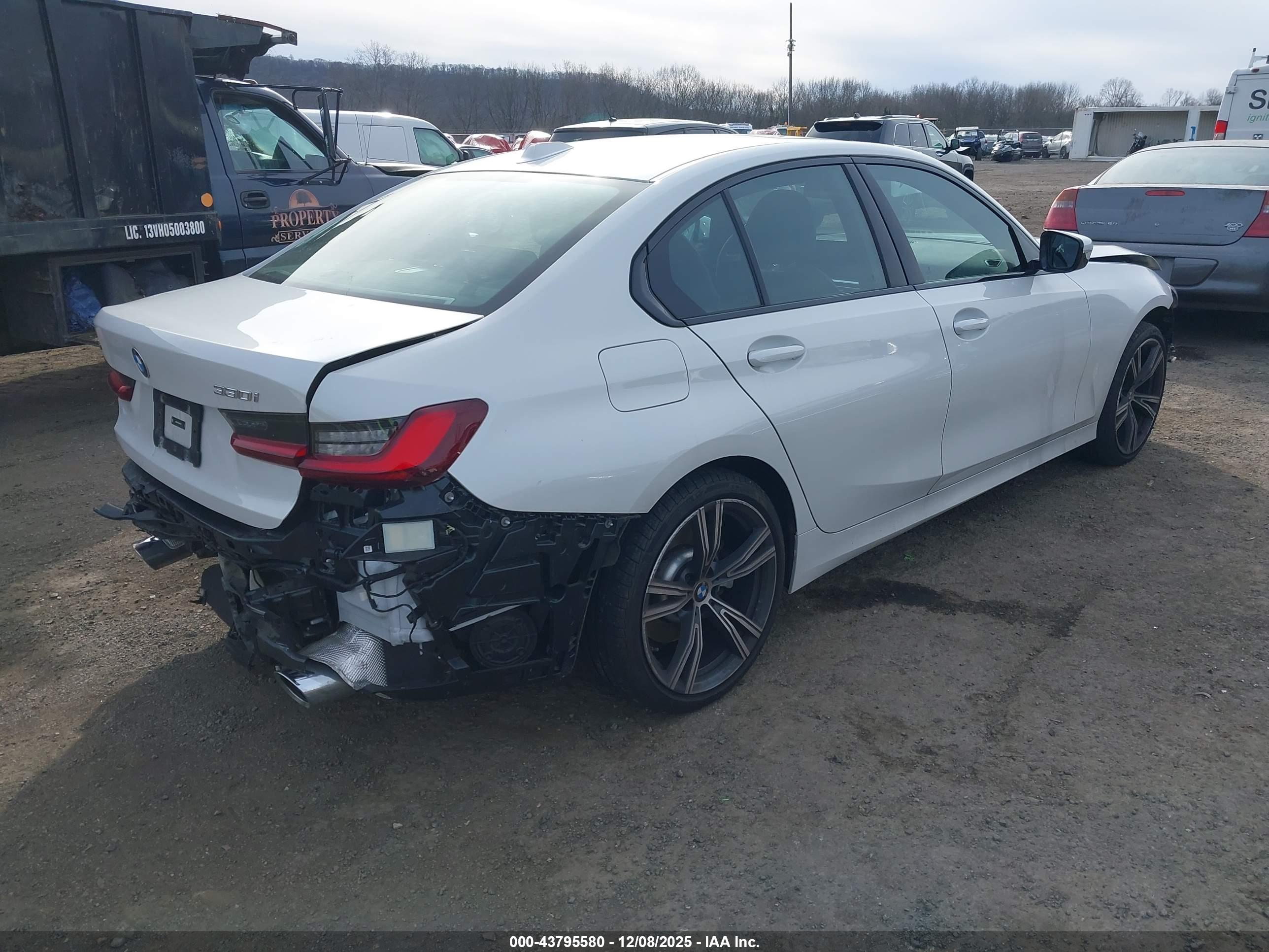 BMW 330I image 4