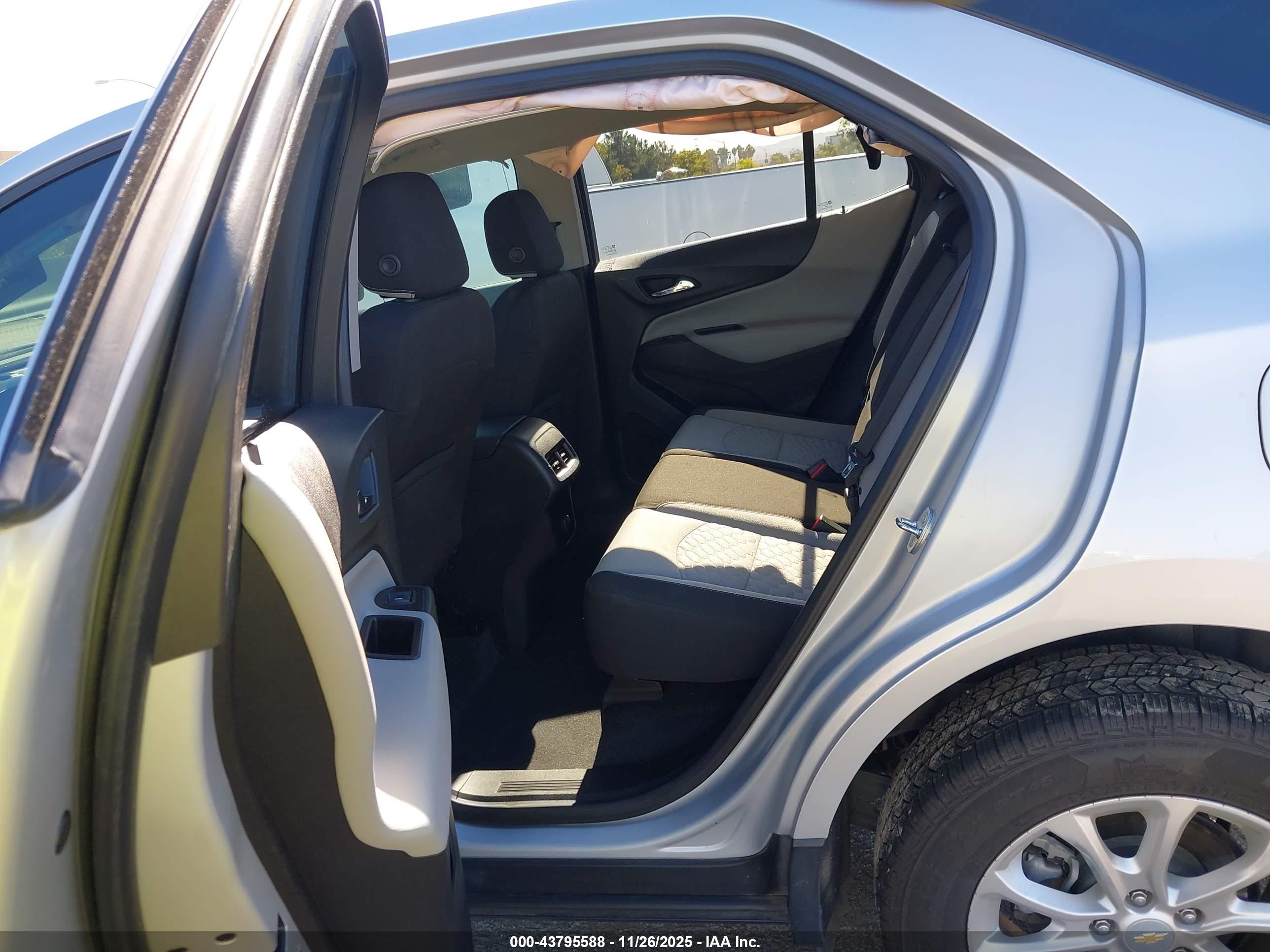 CHEVROLET EQUINOX image 8