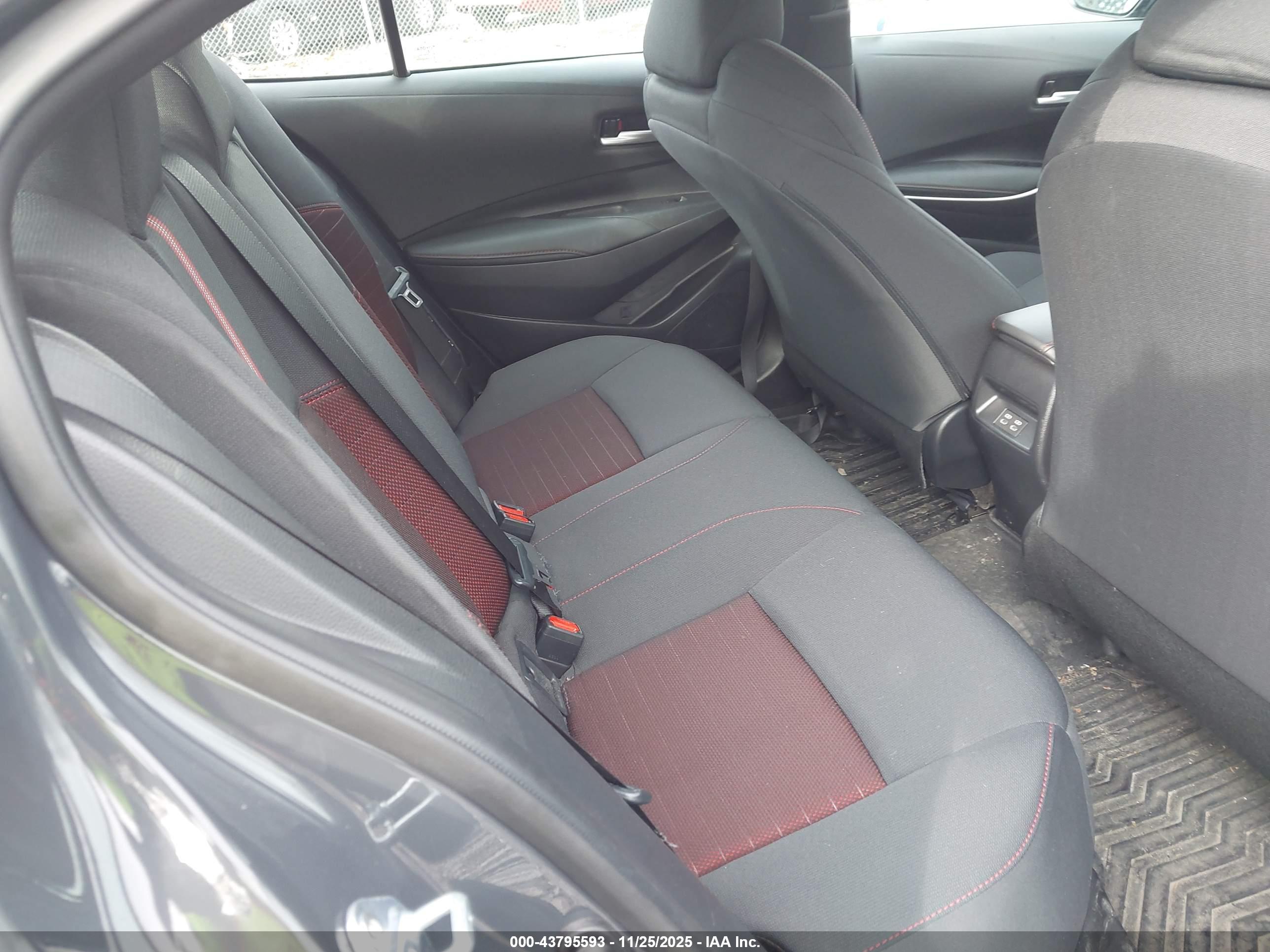 TOYOTA COROLLA image 8