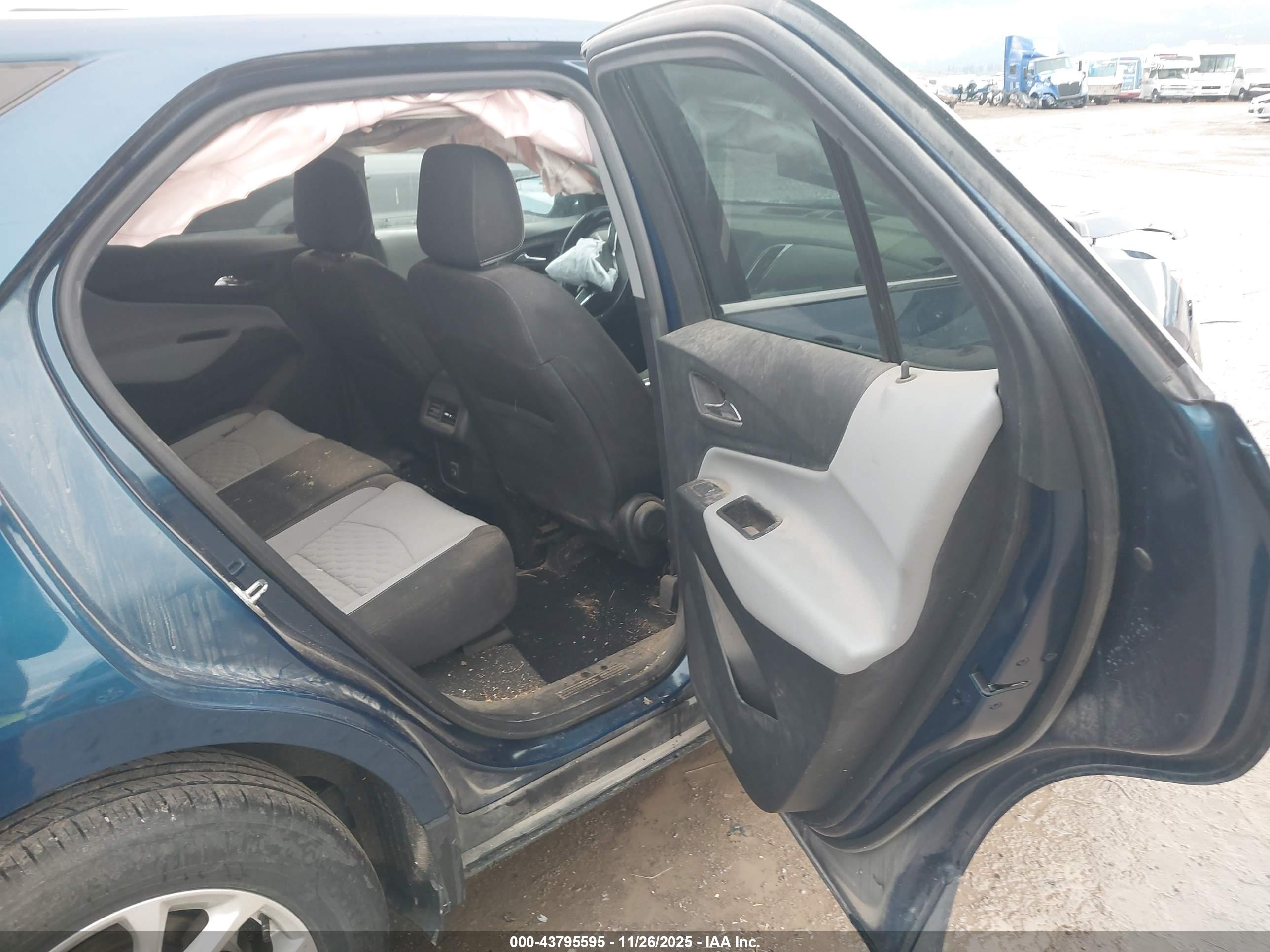 CHEVROLET EQUINOX image 8