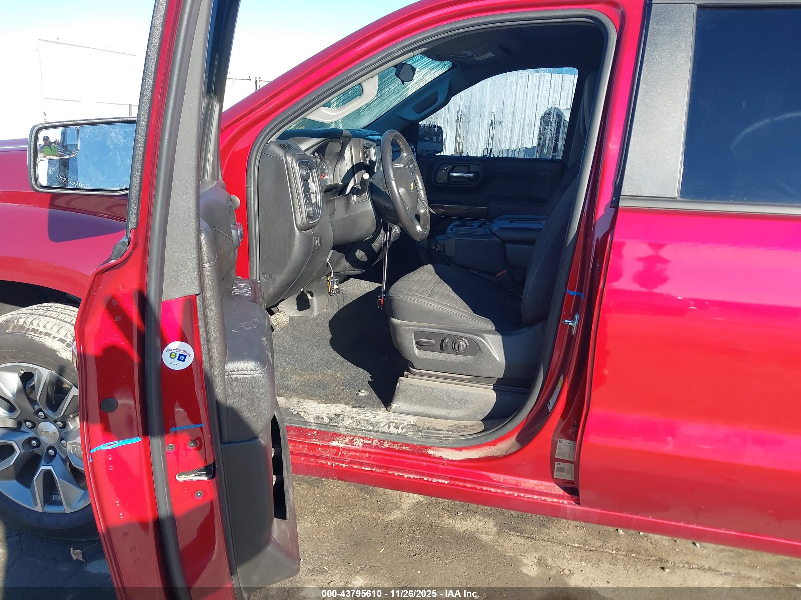 CHEVROLET SILVERADO image 6