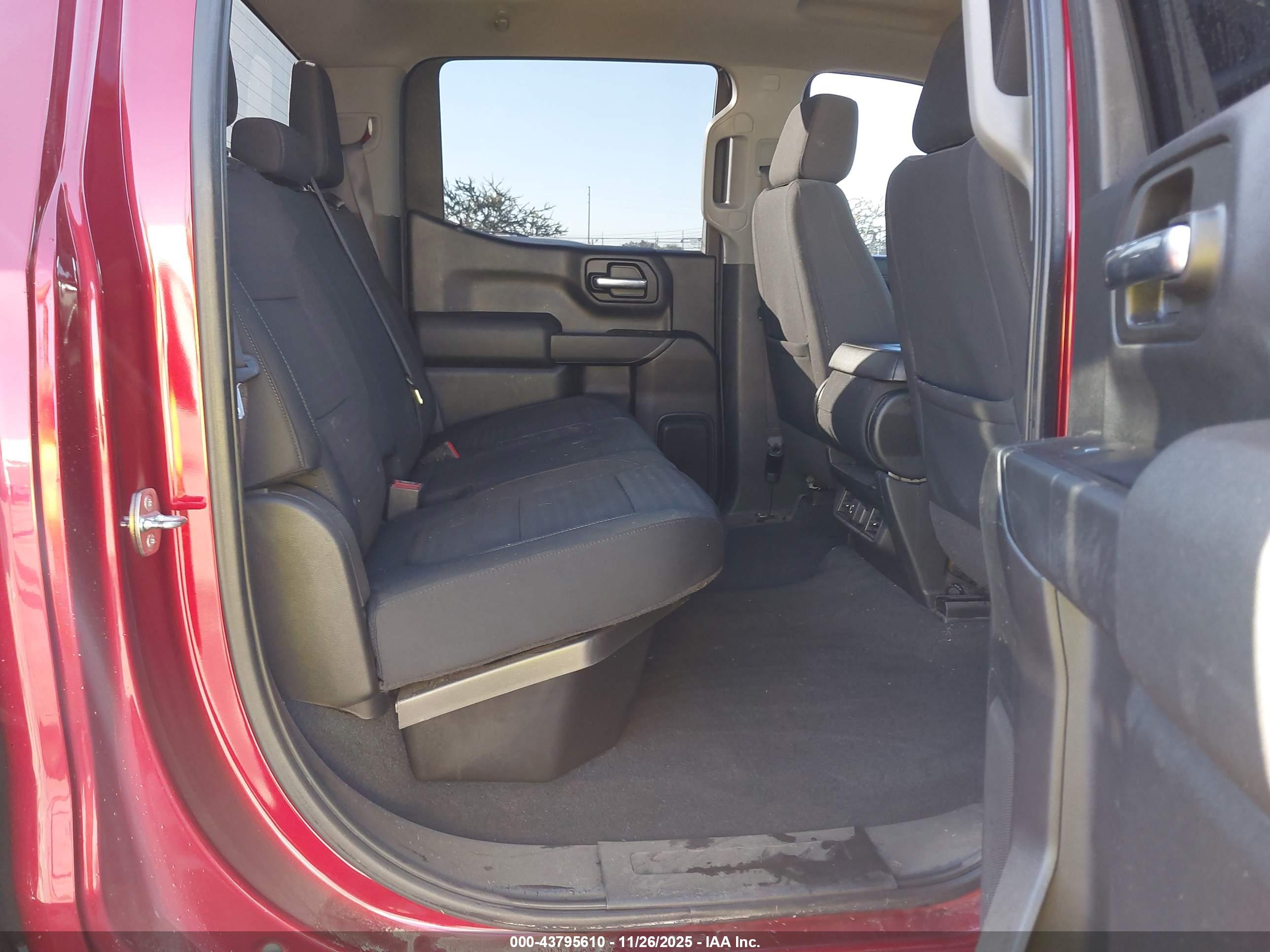 CHEVROLET SILVERADO image 8