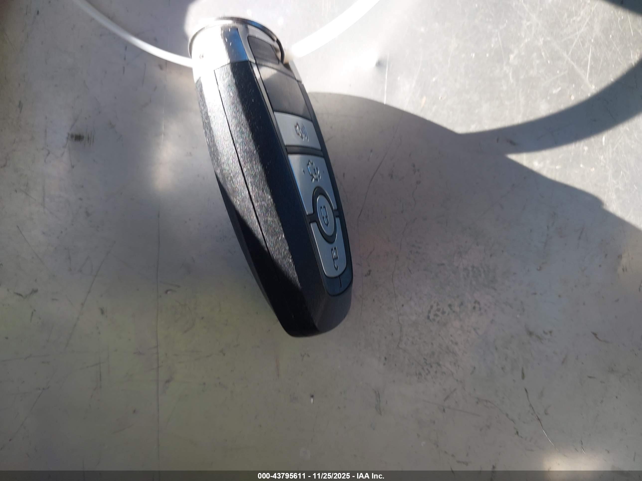 FORD FUSION image 11