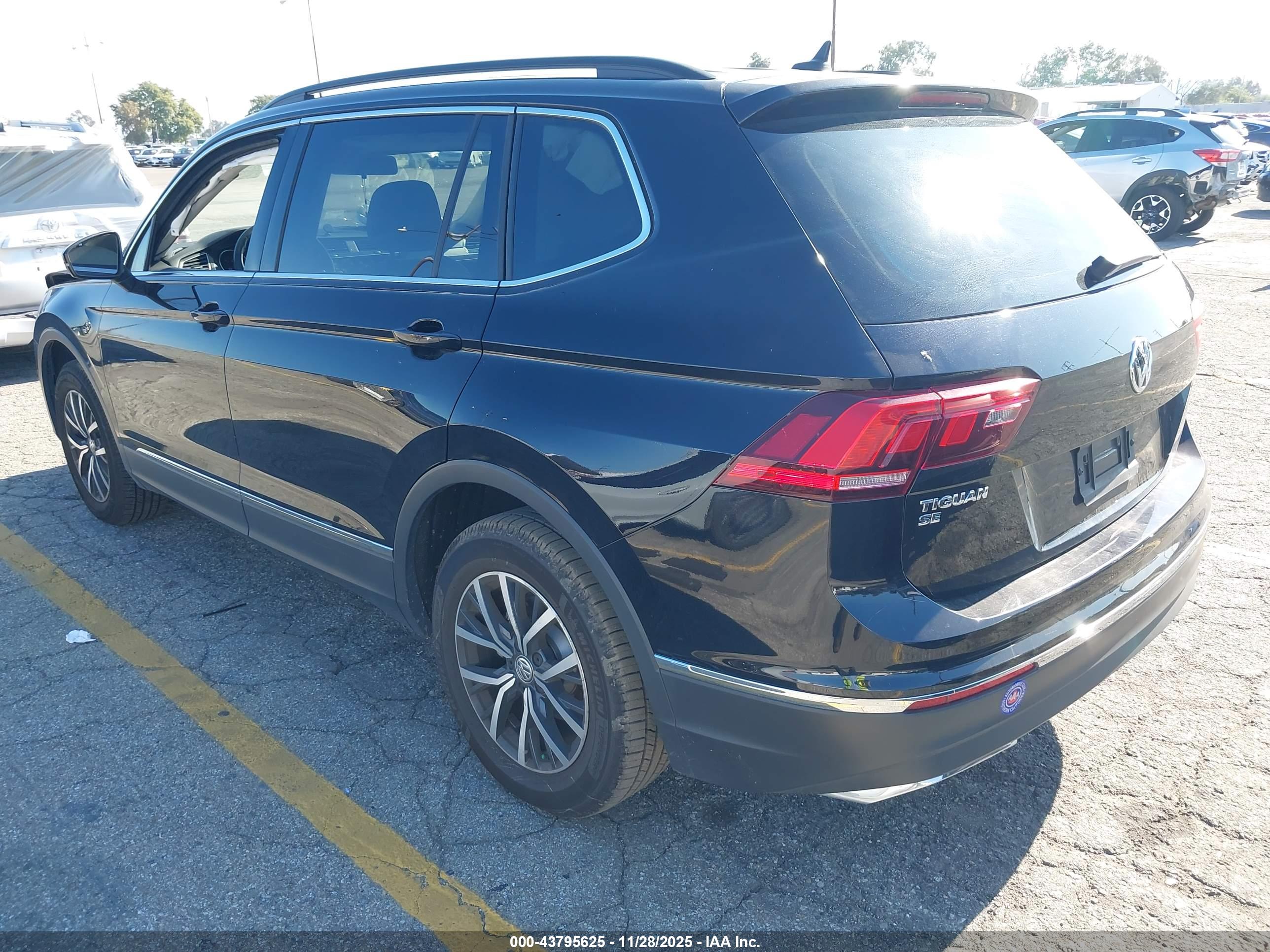 VOLKSWAGEN TIGUAN image 3