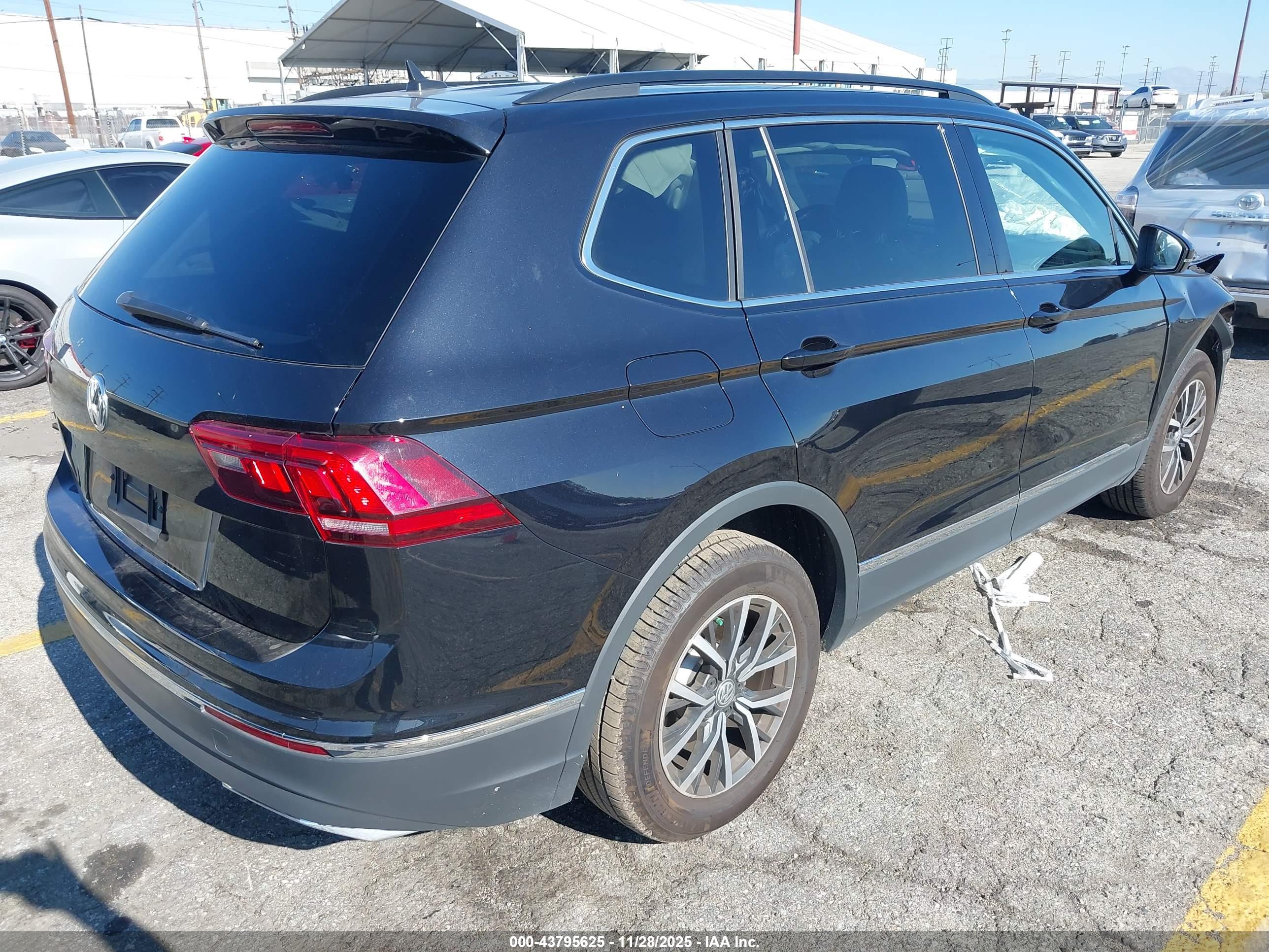 VOLKSWAGEN TIGUAN image 4