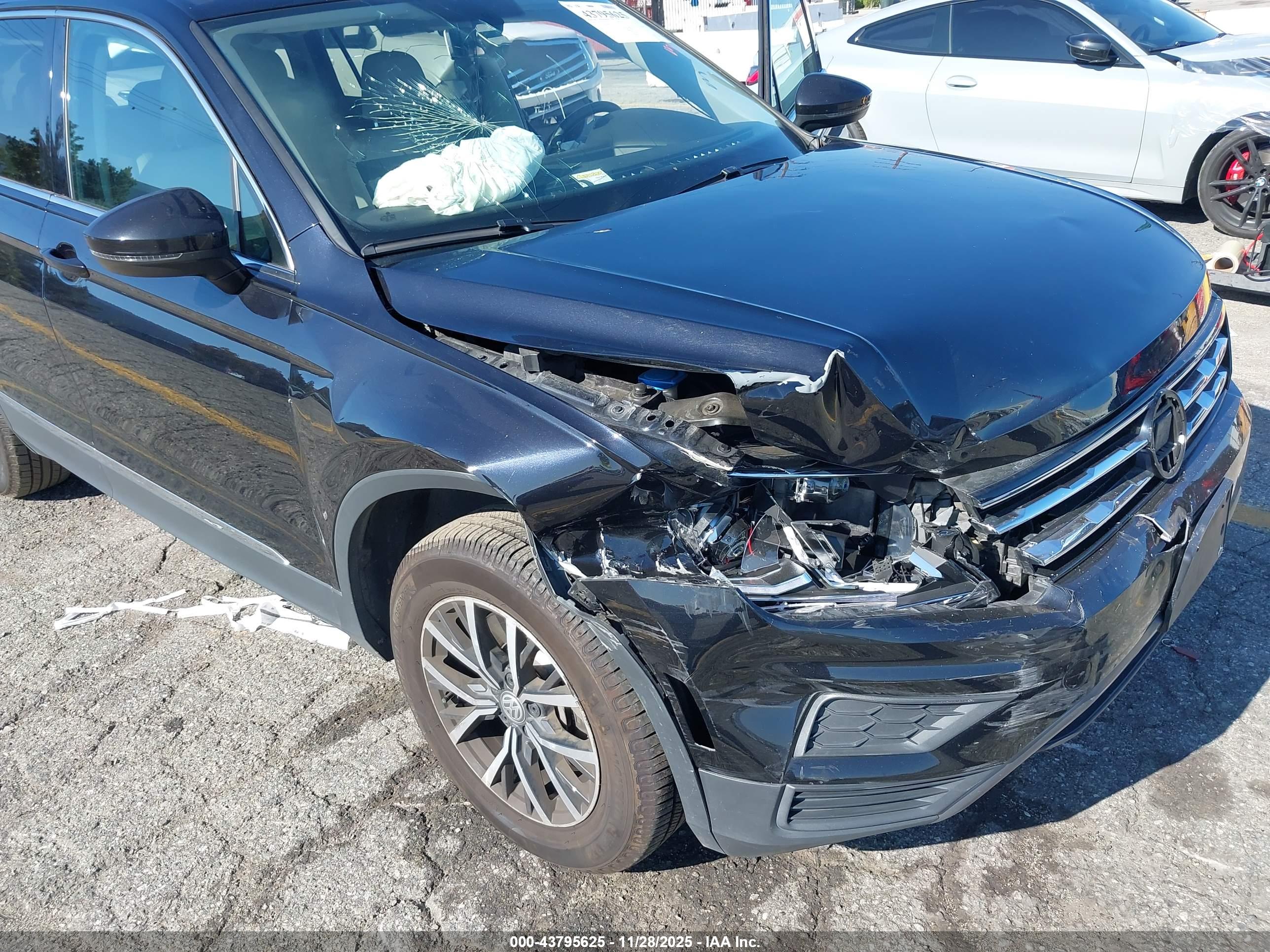 VOLKSWAGEN TIGUAN image 6
