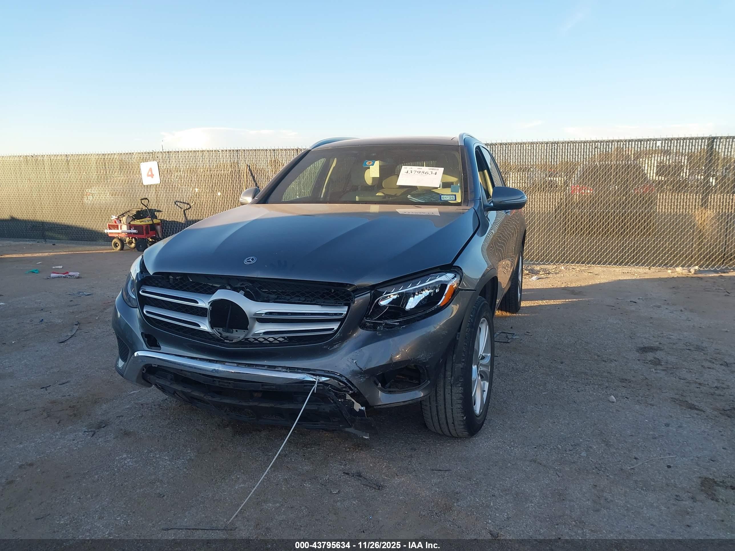 MERCEDES-BENZ GLC image 2