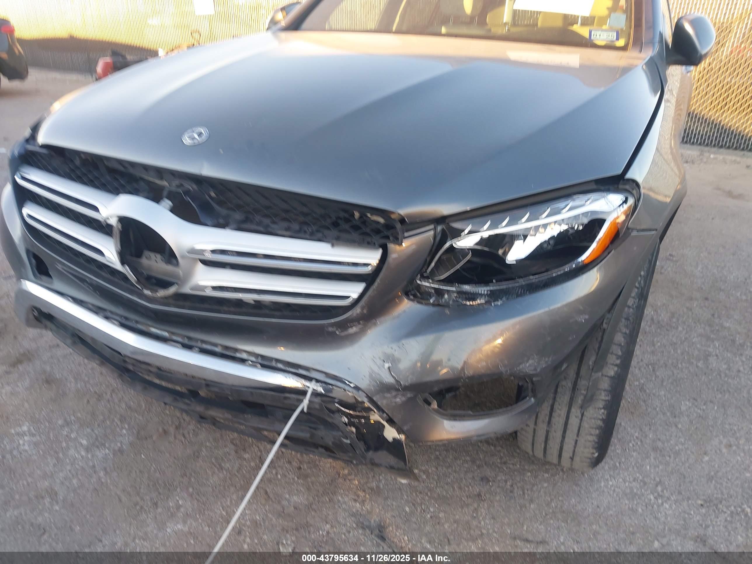 MERCEDES-BENZ GLC image 6