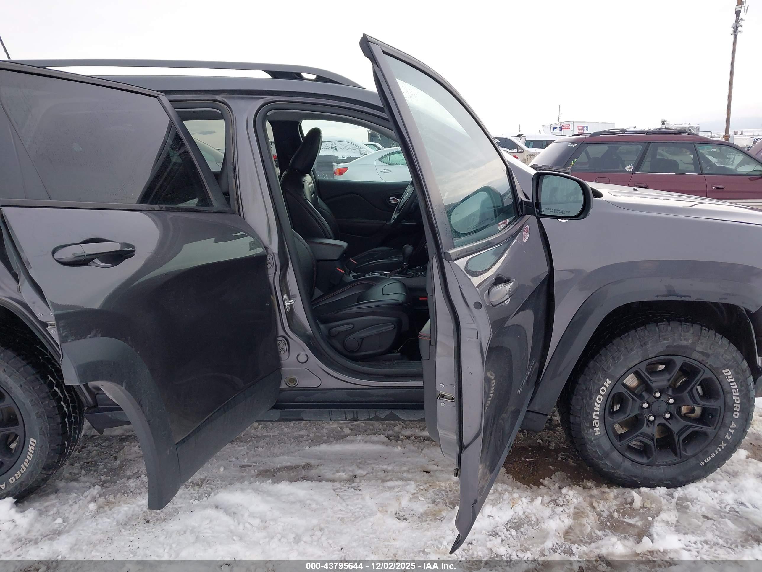 JEEP CHEROKEE image 5