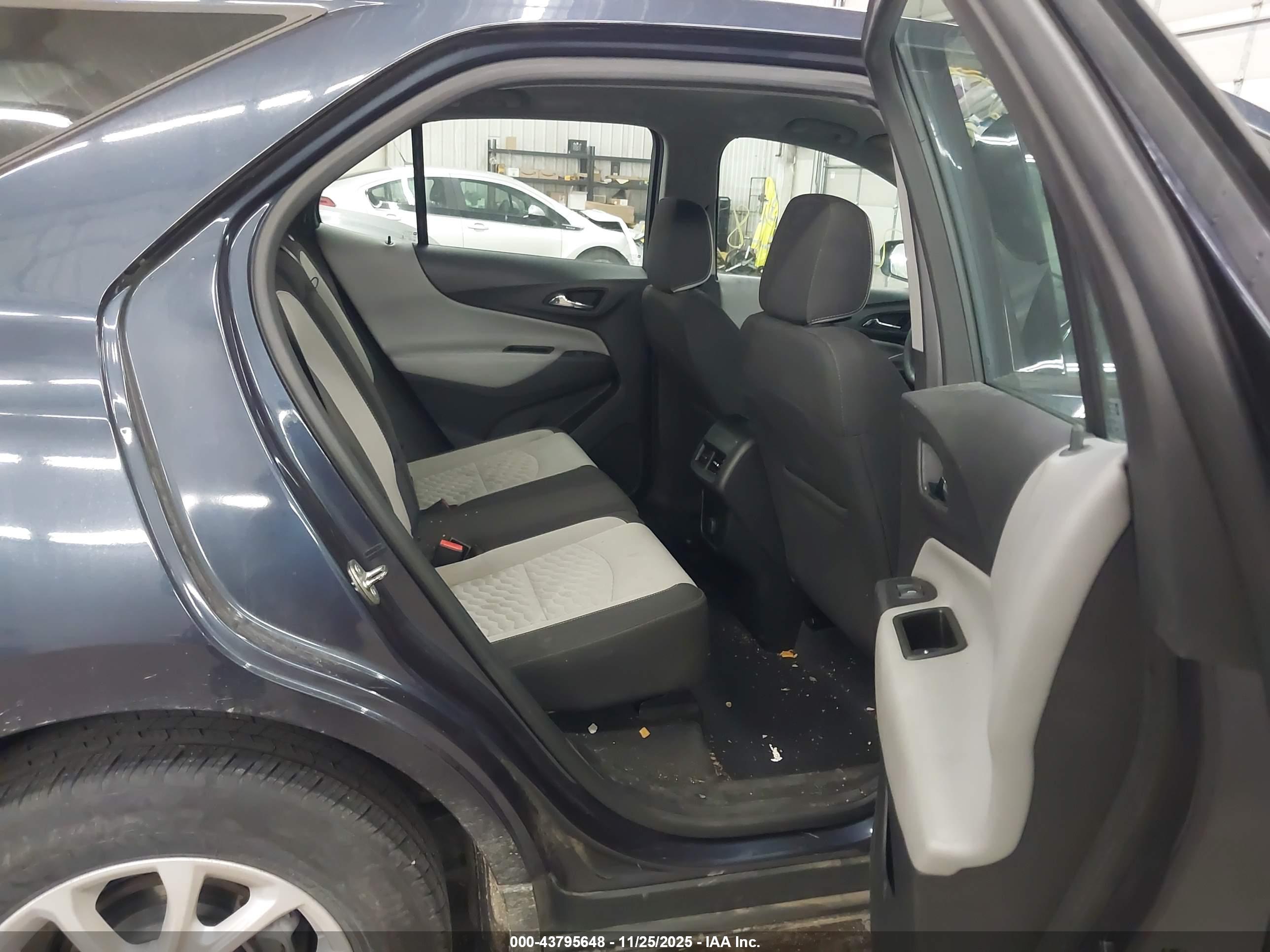 CHEVROLET EQUINOX image 8