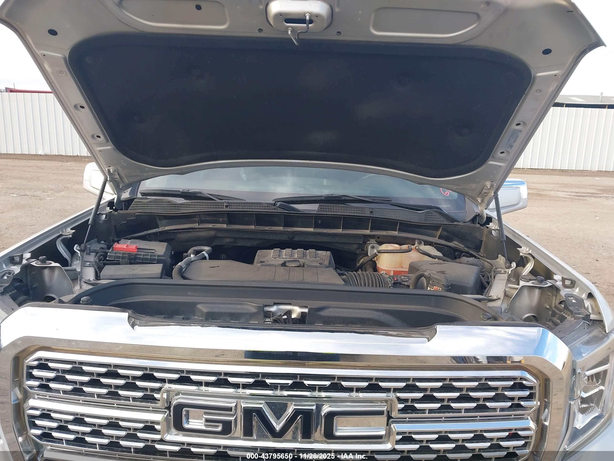 GMC SIERRA image 10