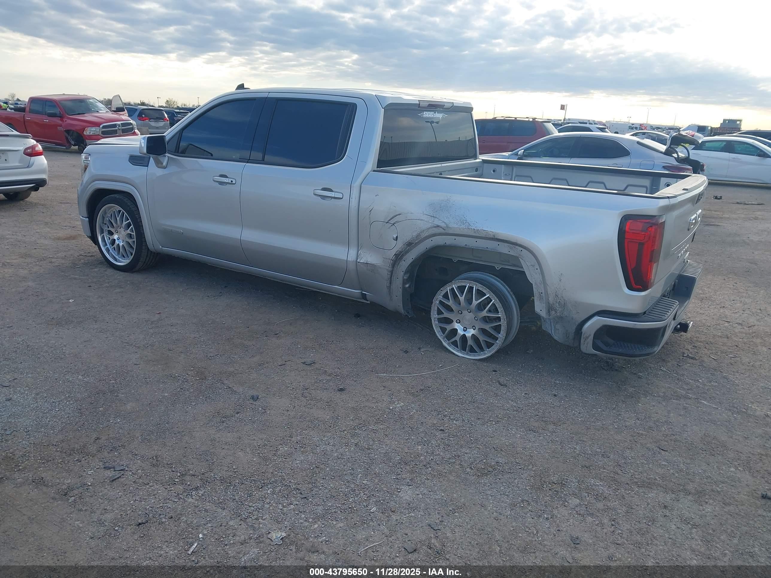 GMC SIERRA image 6