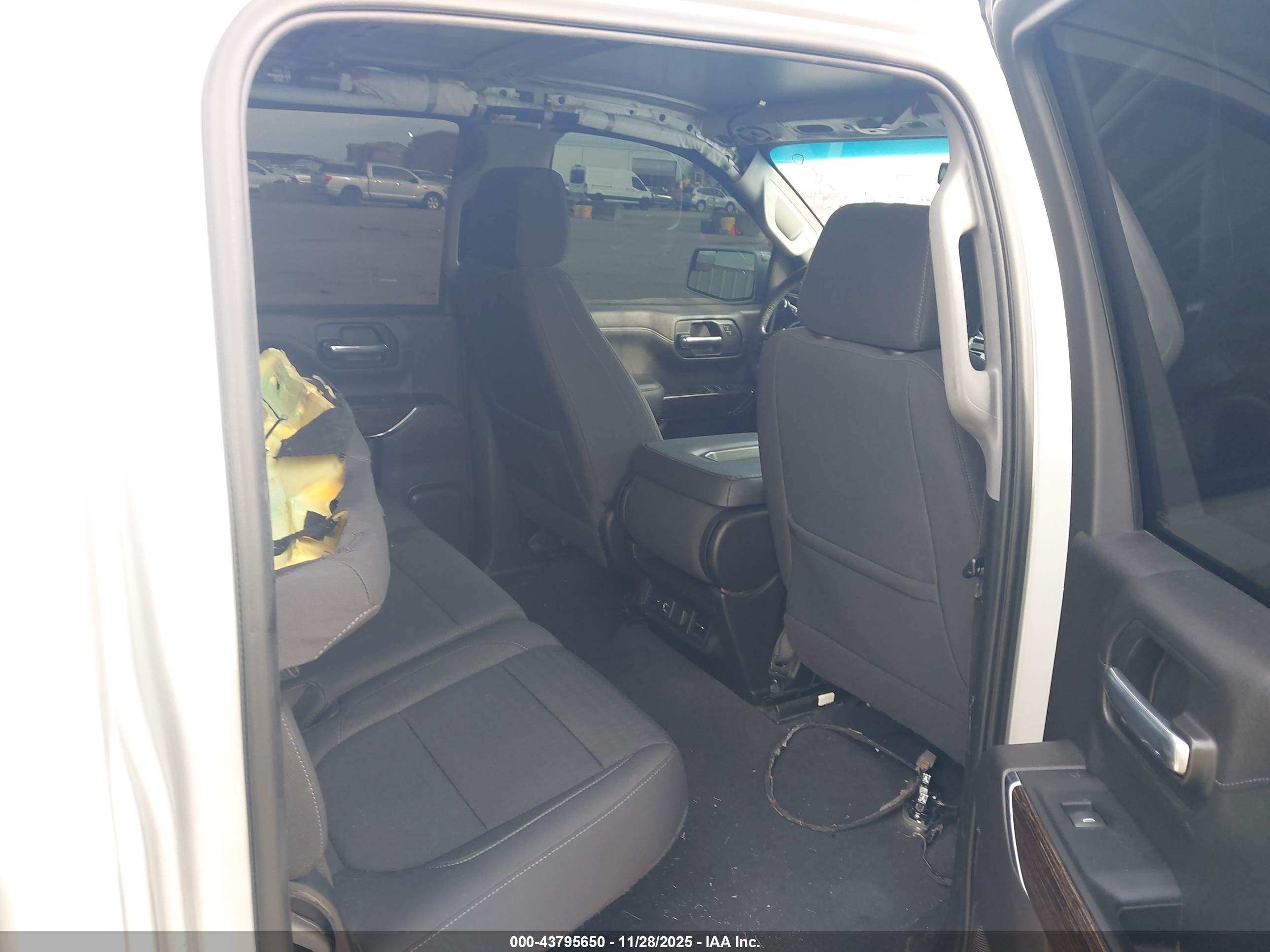 GMC SIERRA image 8