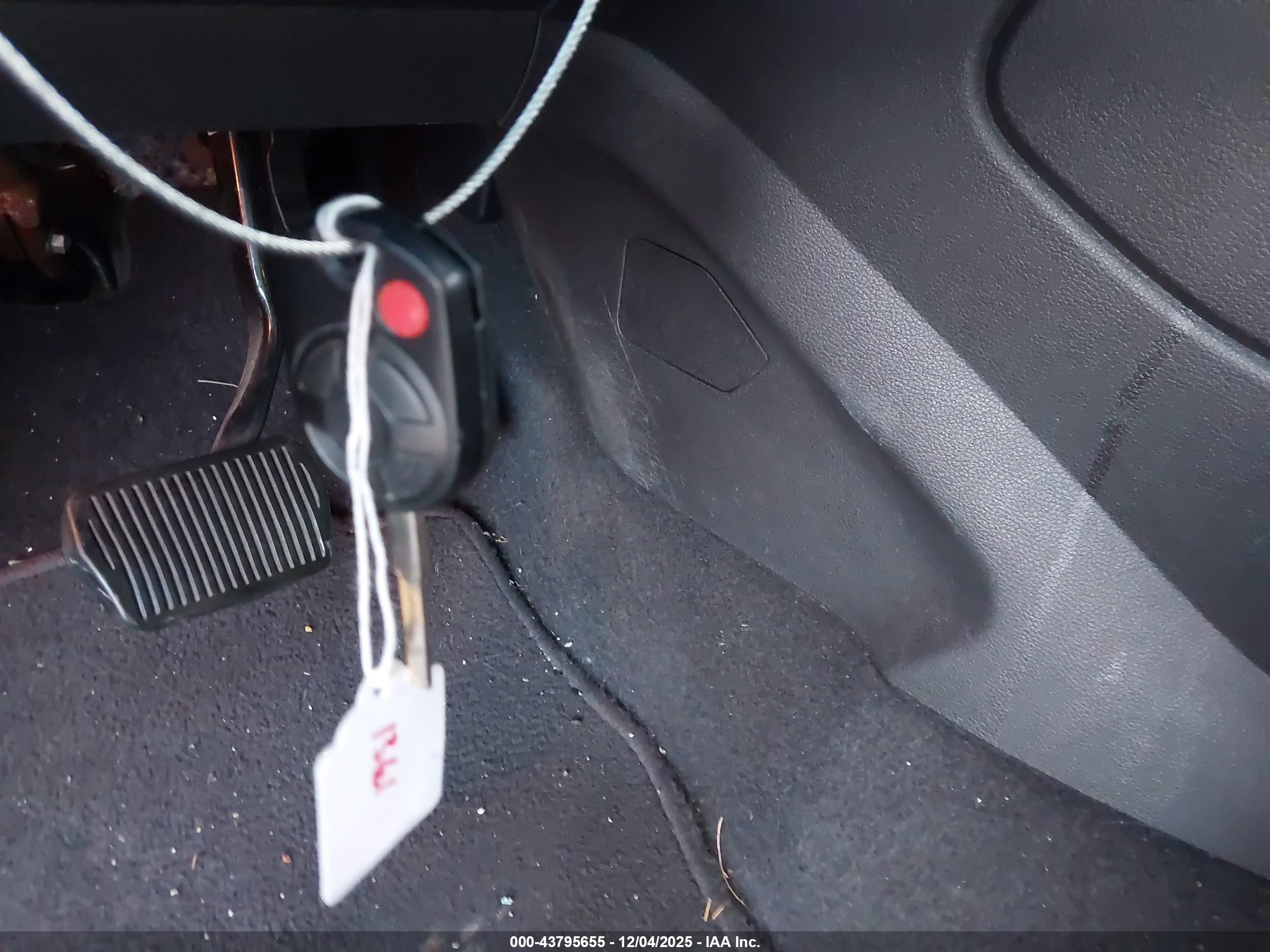 FORD ESCAPE image 11