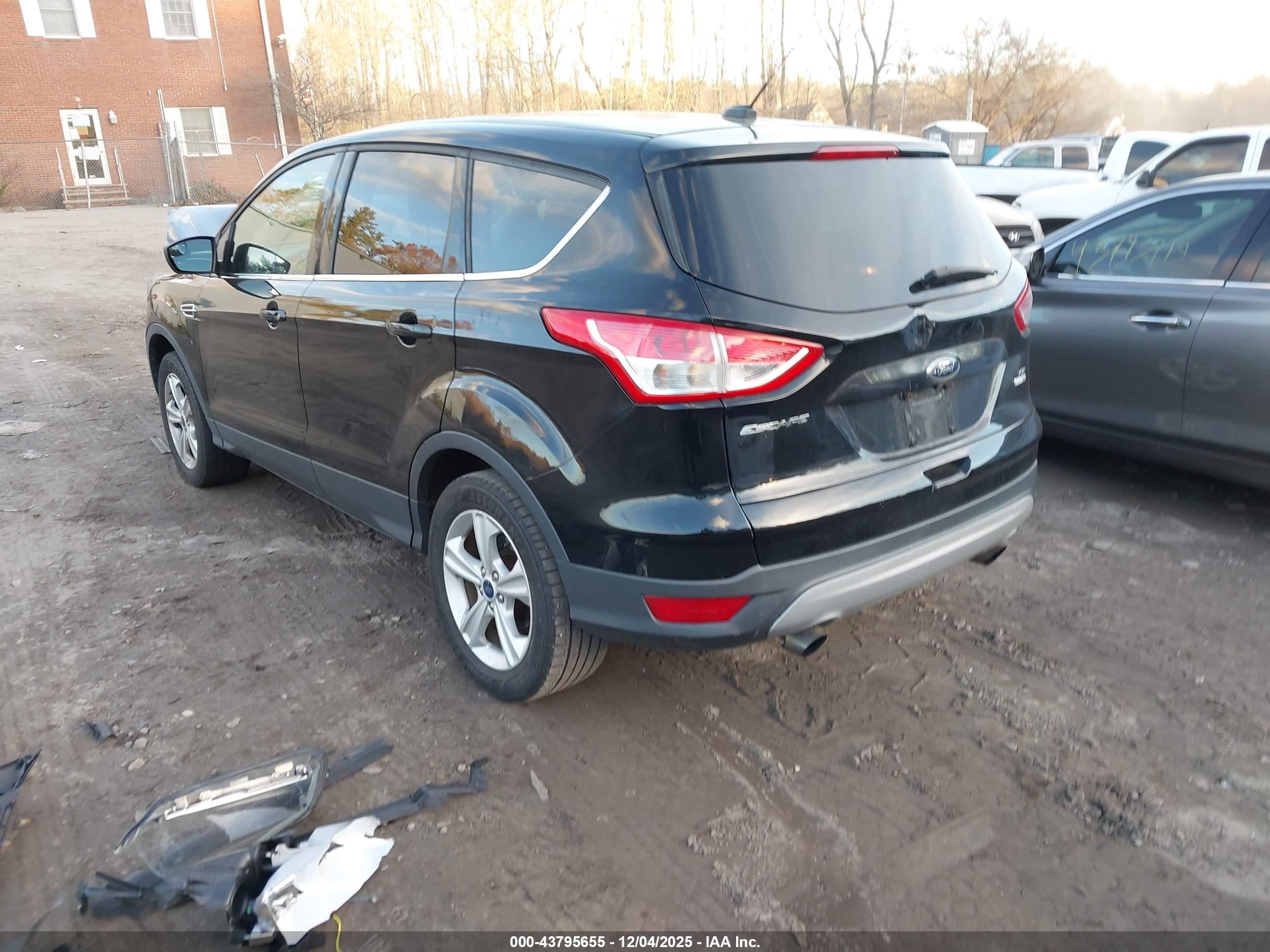 FORD ESCAPE image 3