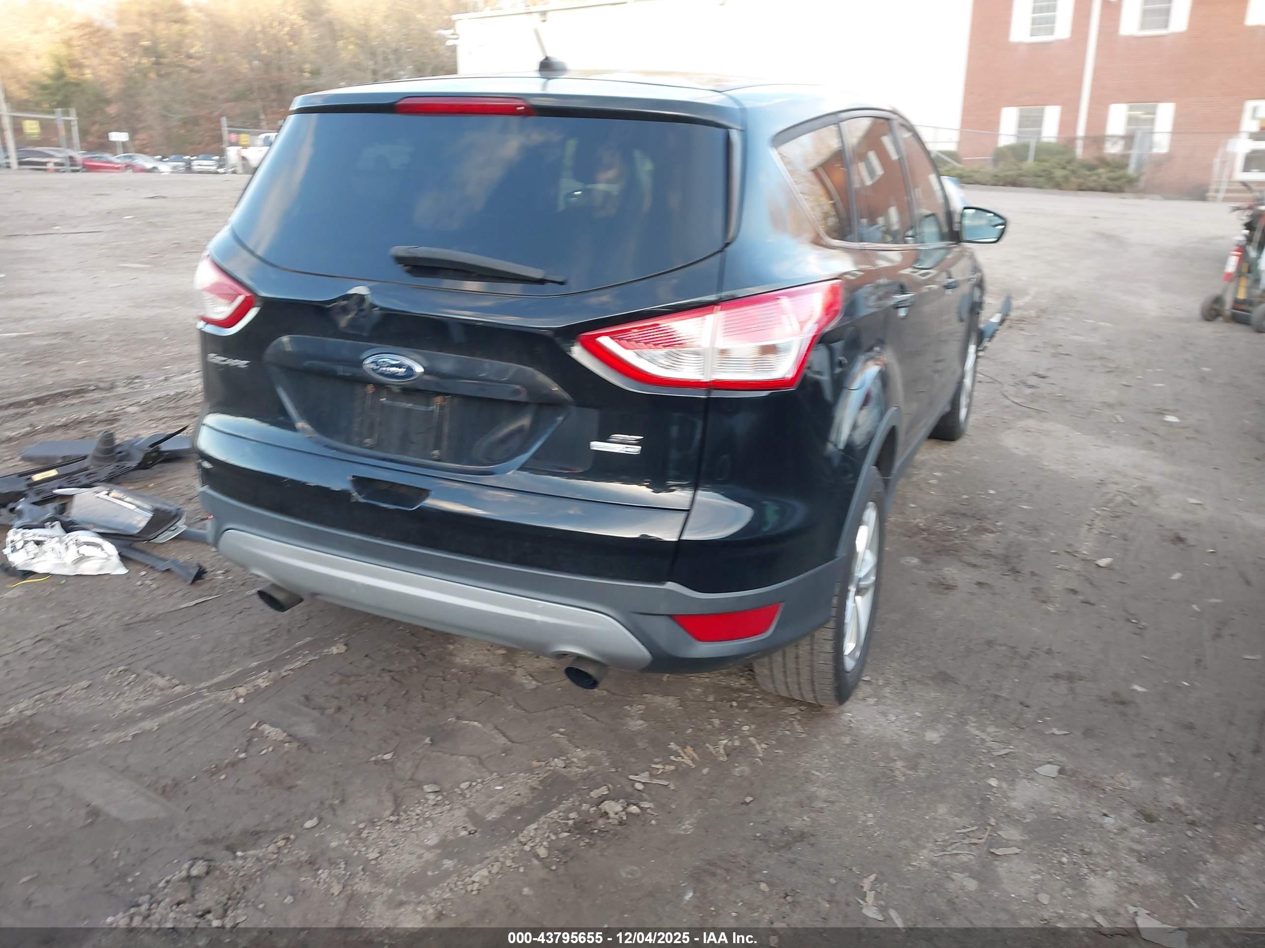 FORD ESCAPE image 4