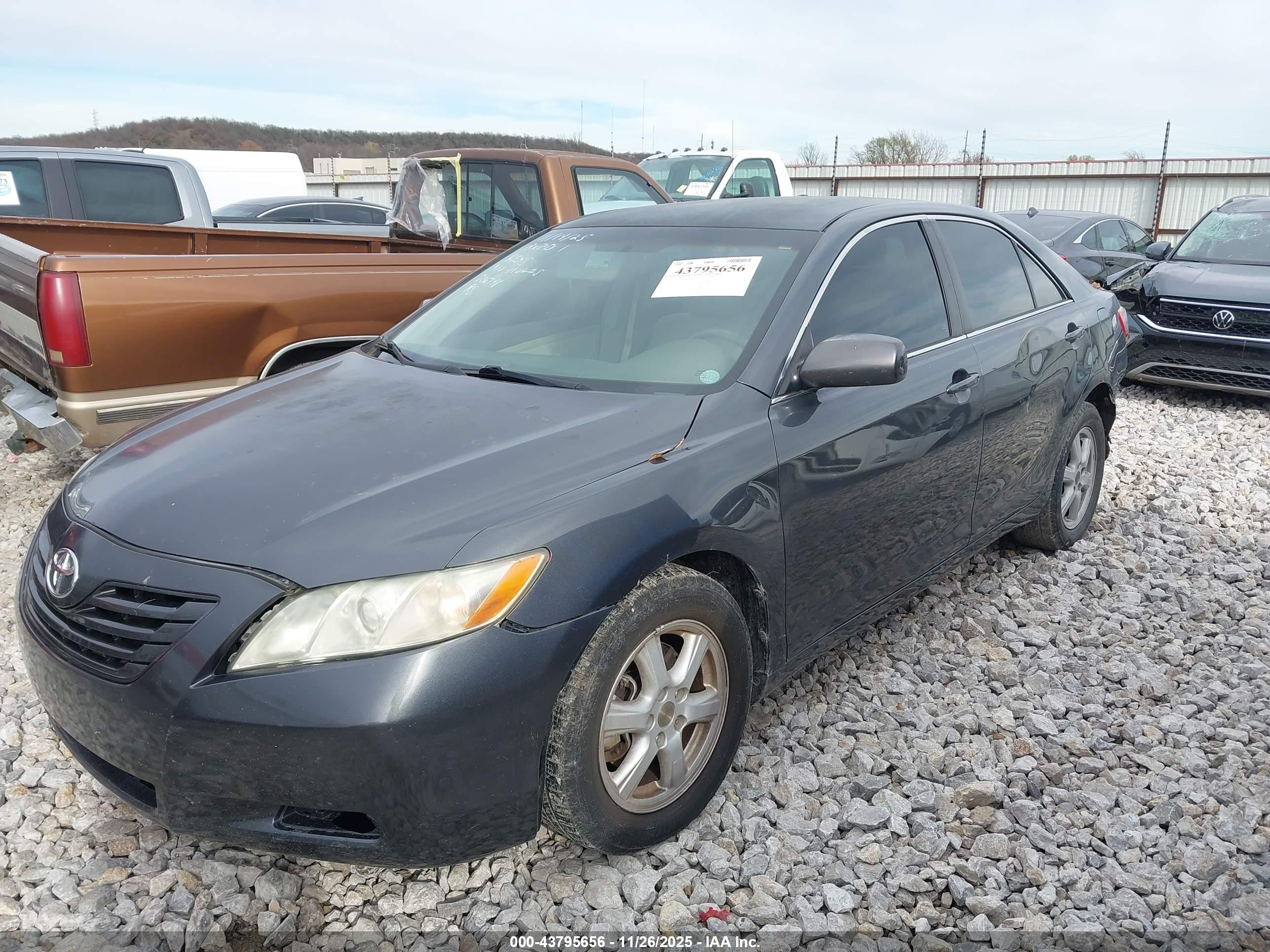 TOYOTA CAMRY image 2