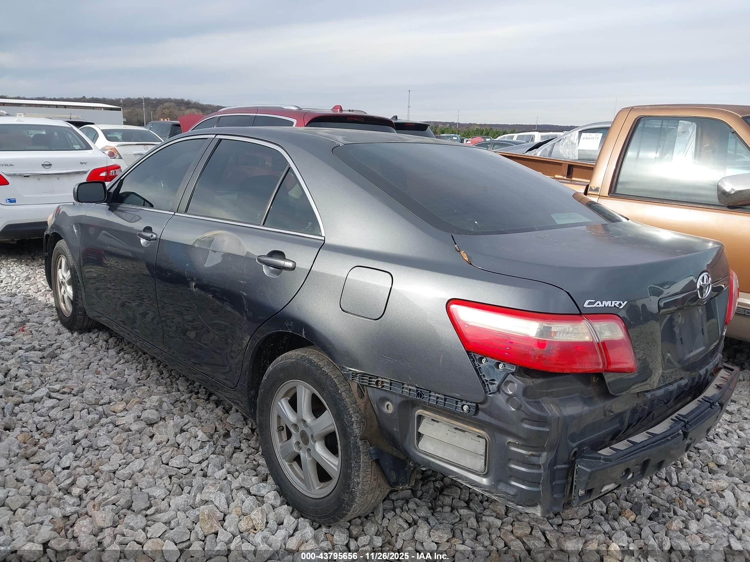 TOYOTA CAMRY image 3