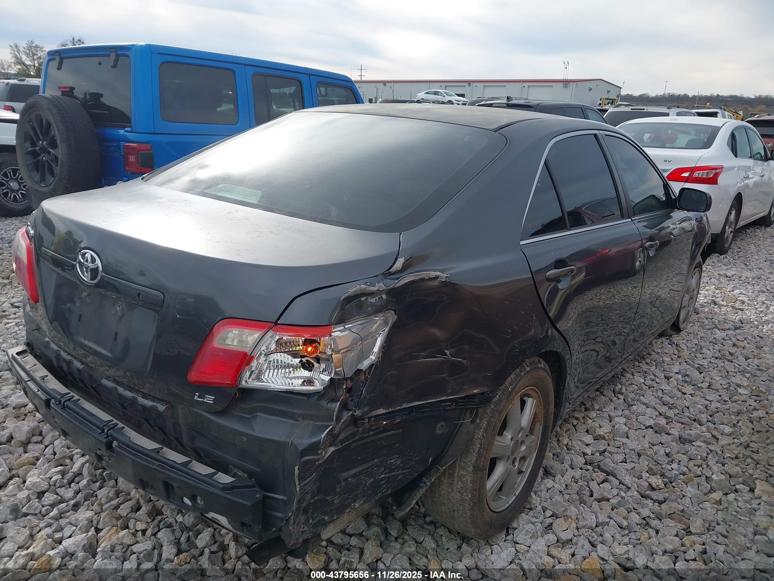 TOYOTA CAMRY image 4