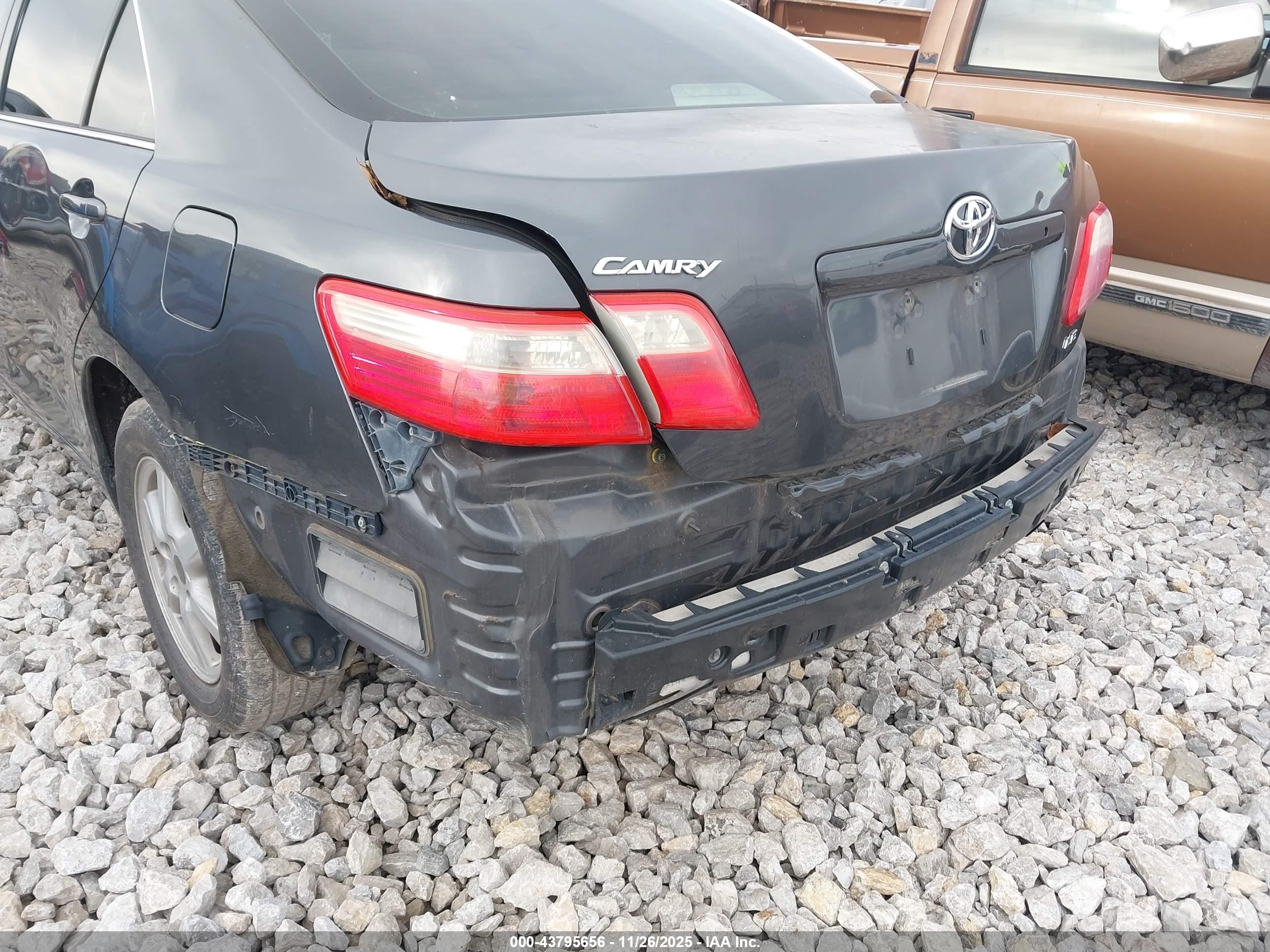 TOYOTA CAMRY image 6