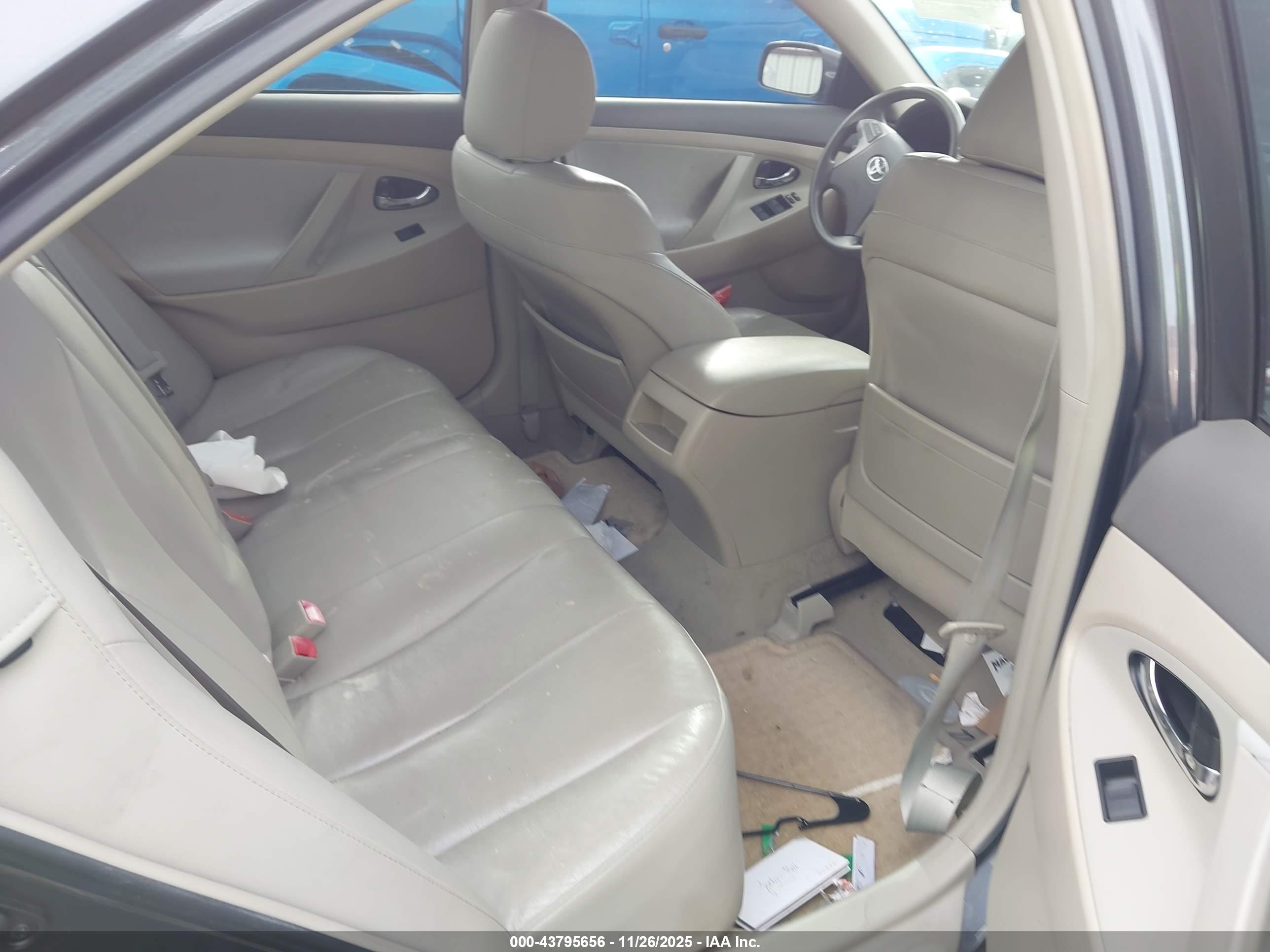 TOYOTA CAMRY image 8